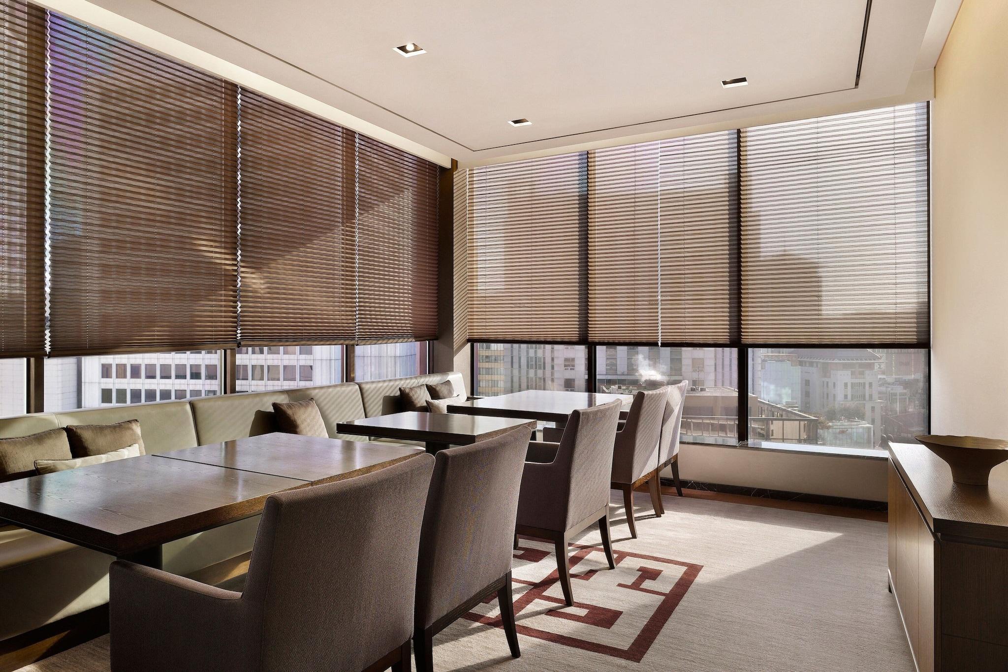 Suite Club City View