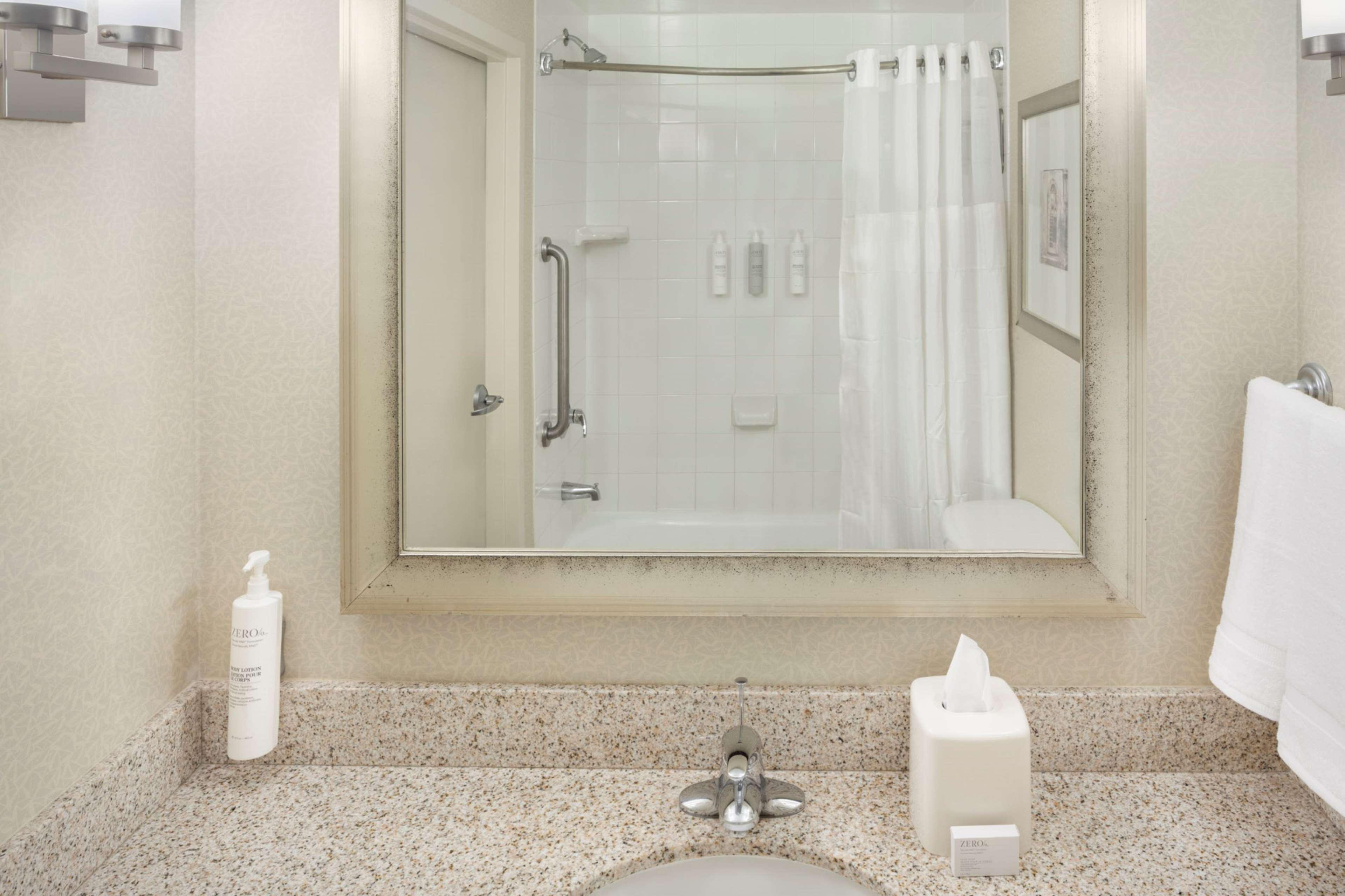 Suite Accessible King Size Bed