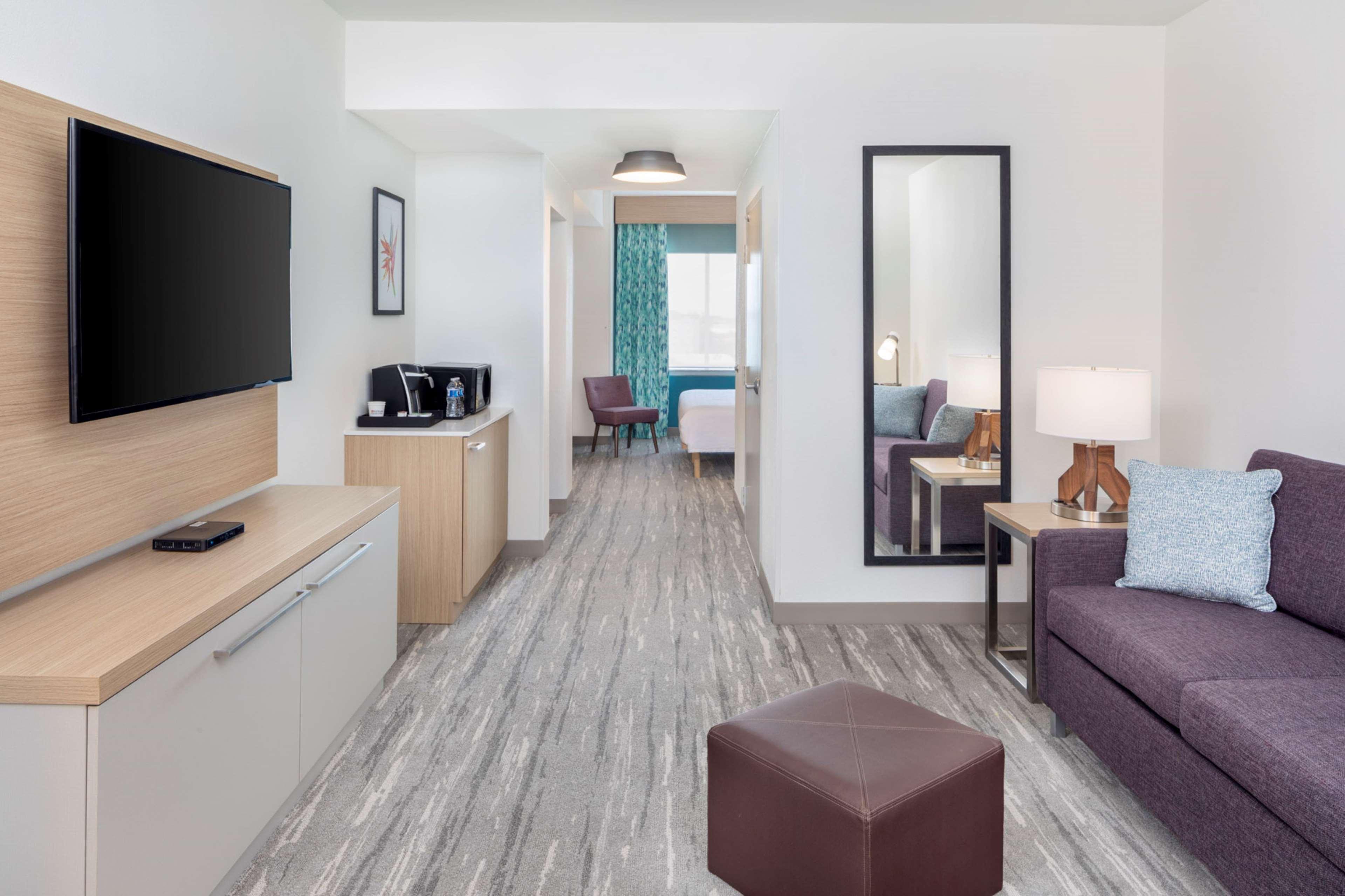 Suite Accessible King Size Bed