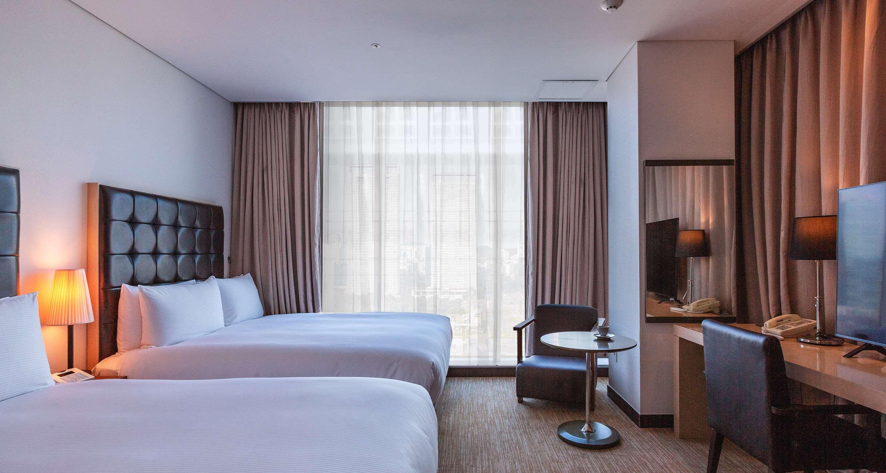 Family Room City View