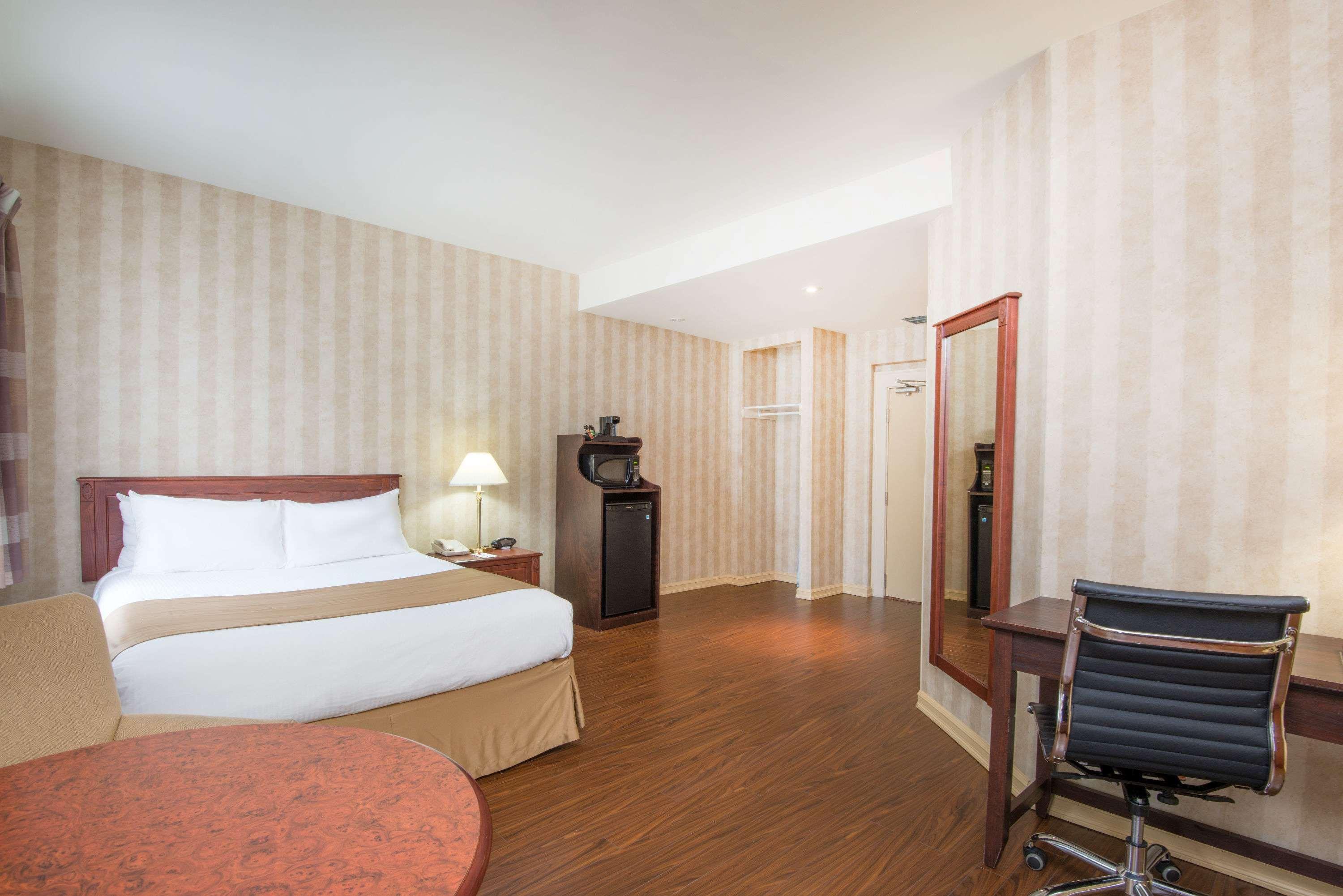 Double King Bed Non Smoking