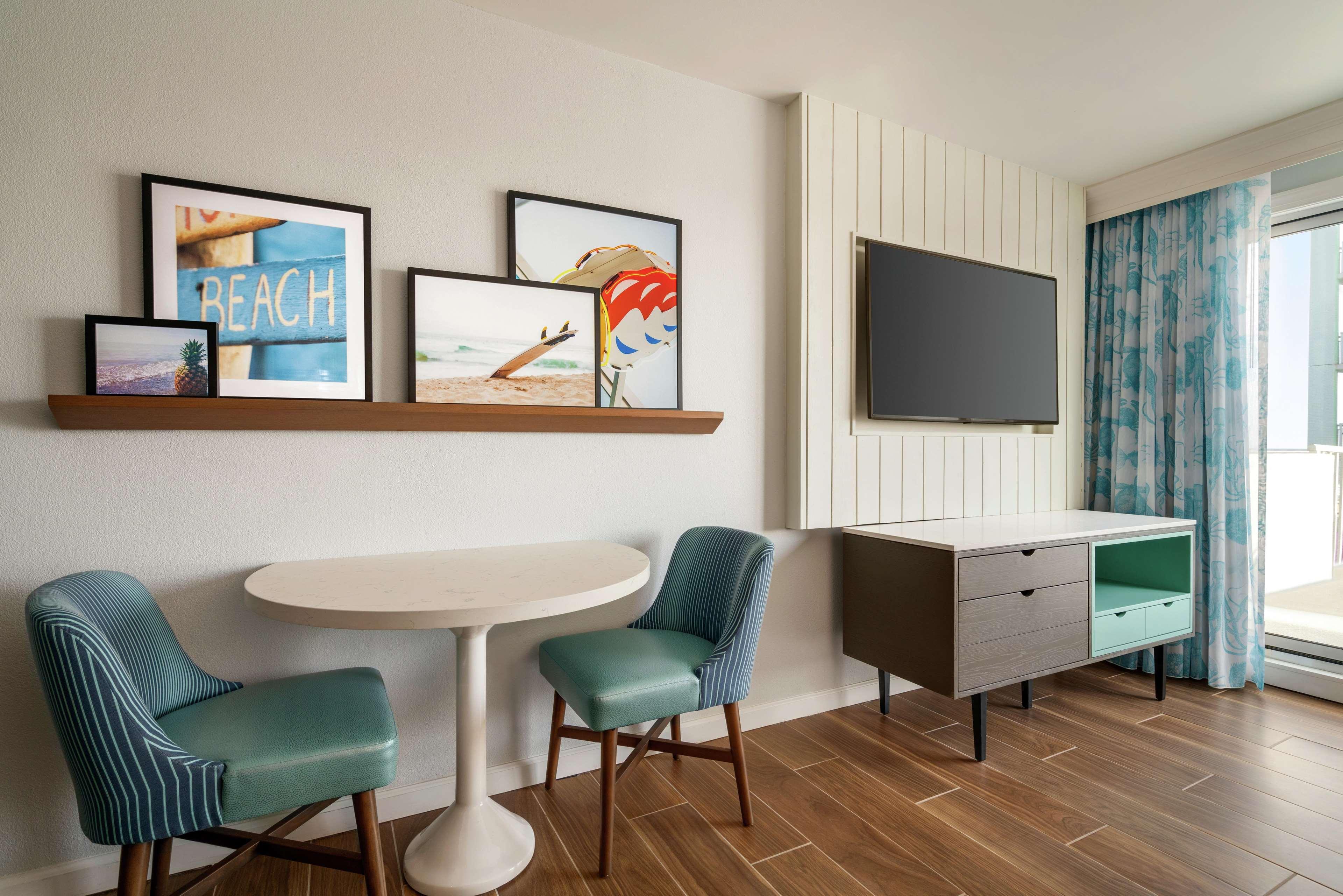 Junior Suite Partial Ocean View King Bed