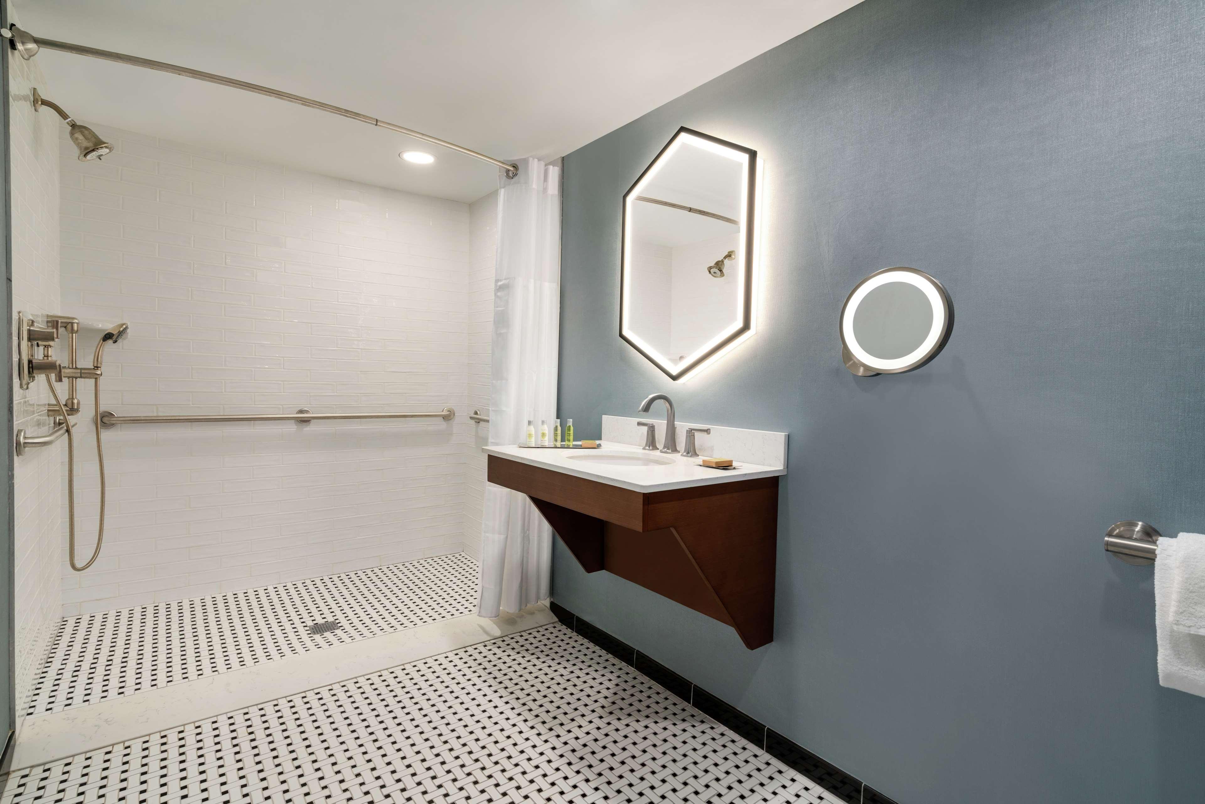 Double Accessible with Views