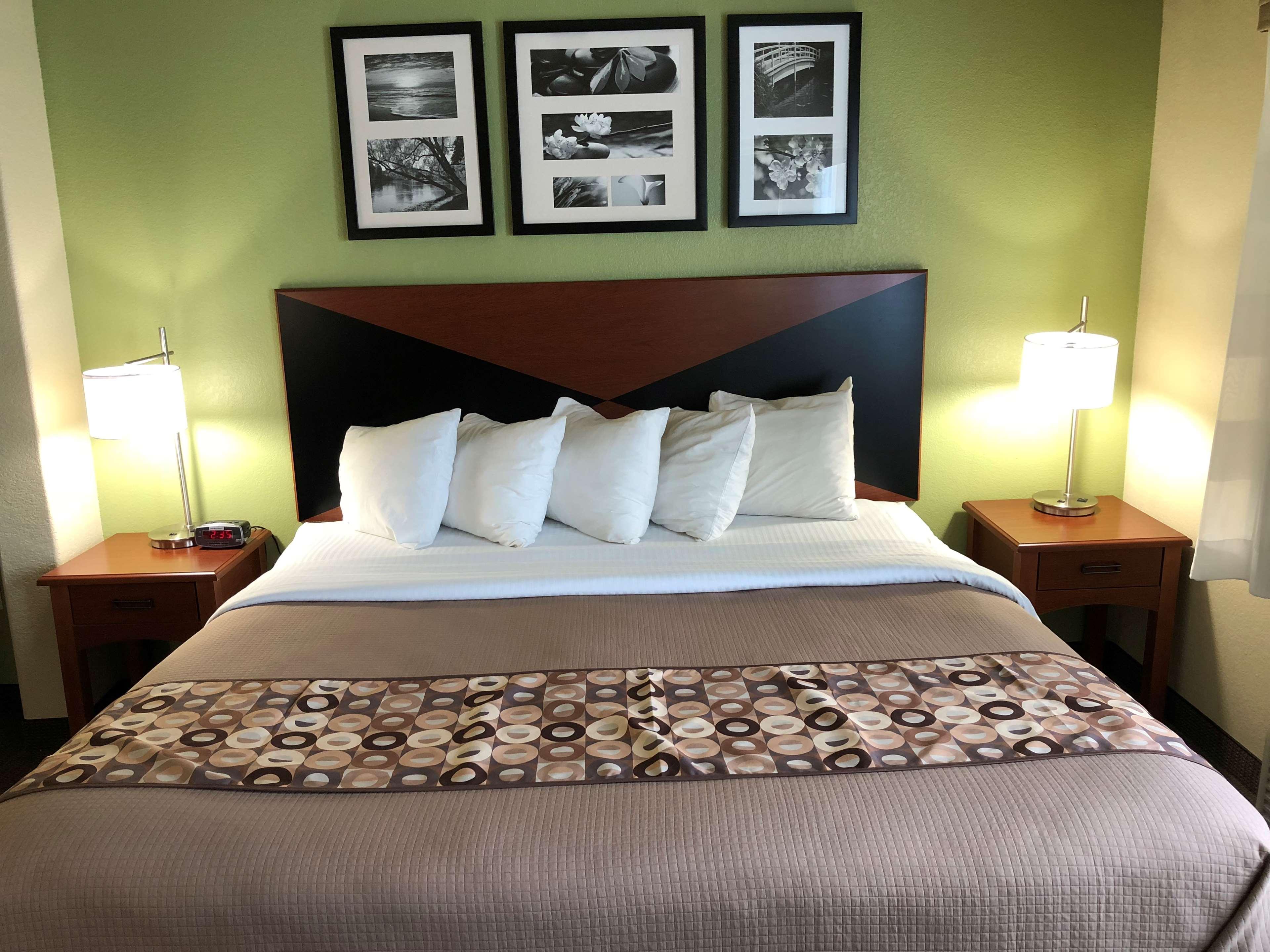 Room King Bed Non Smoking