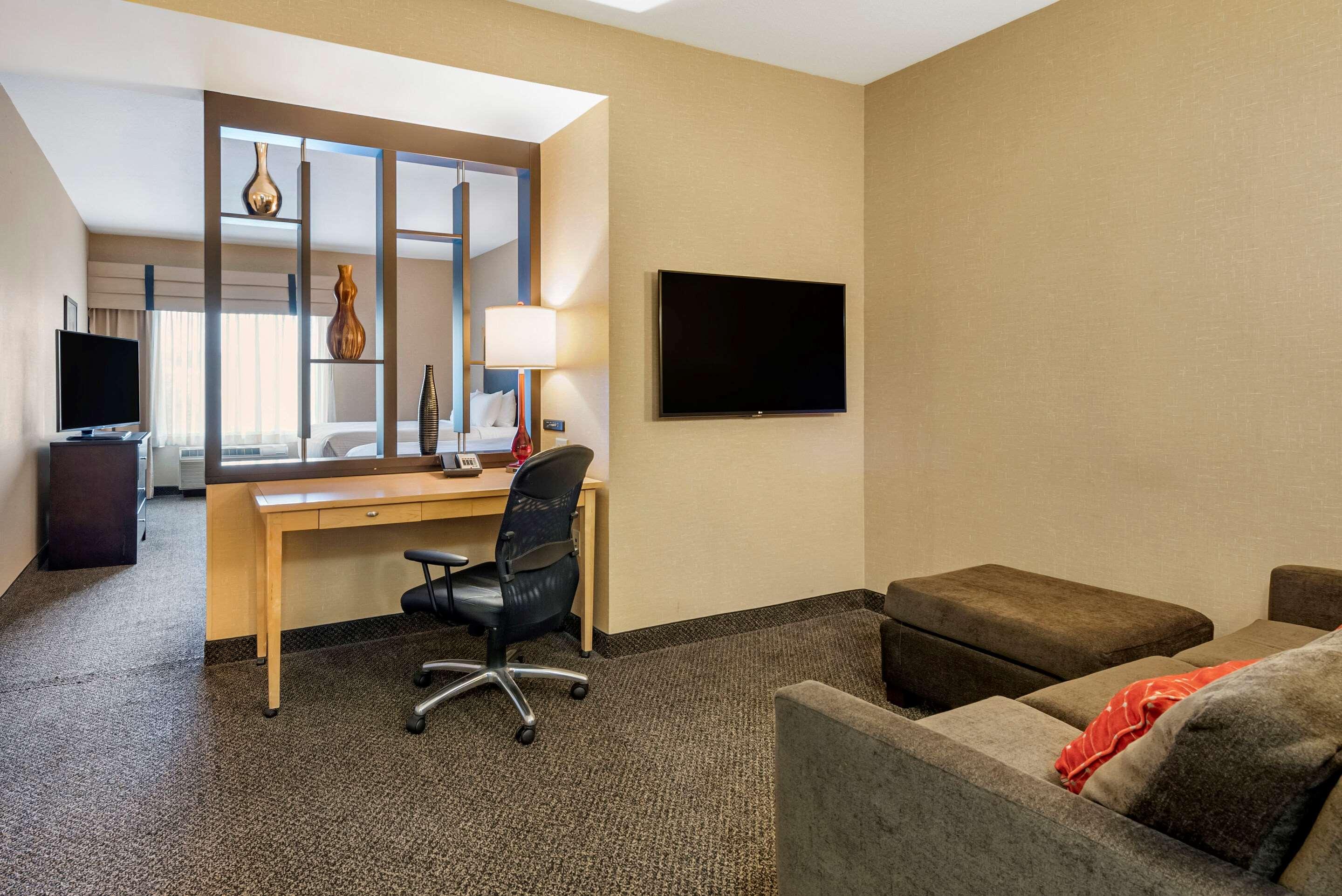 Suite Two Queen Beds