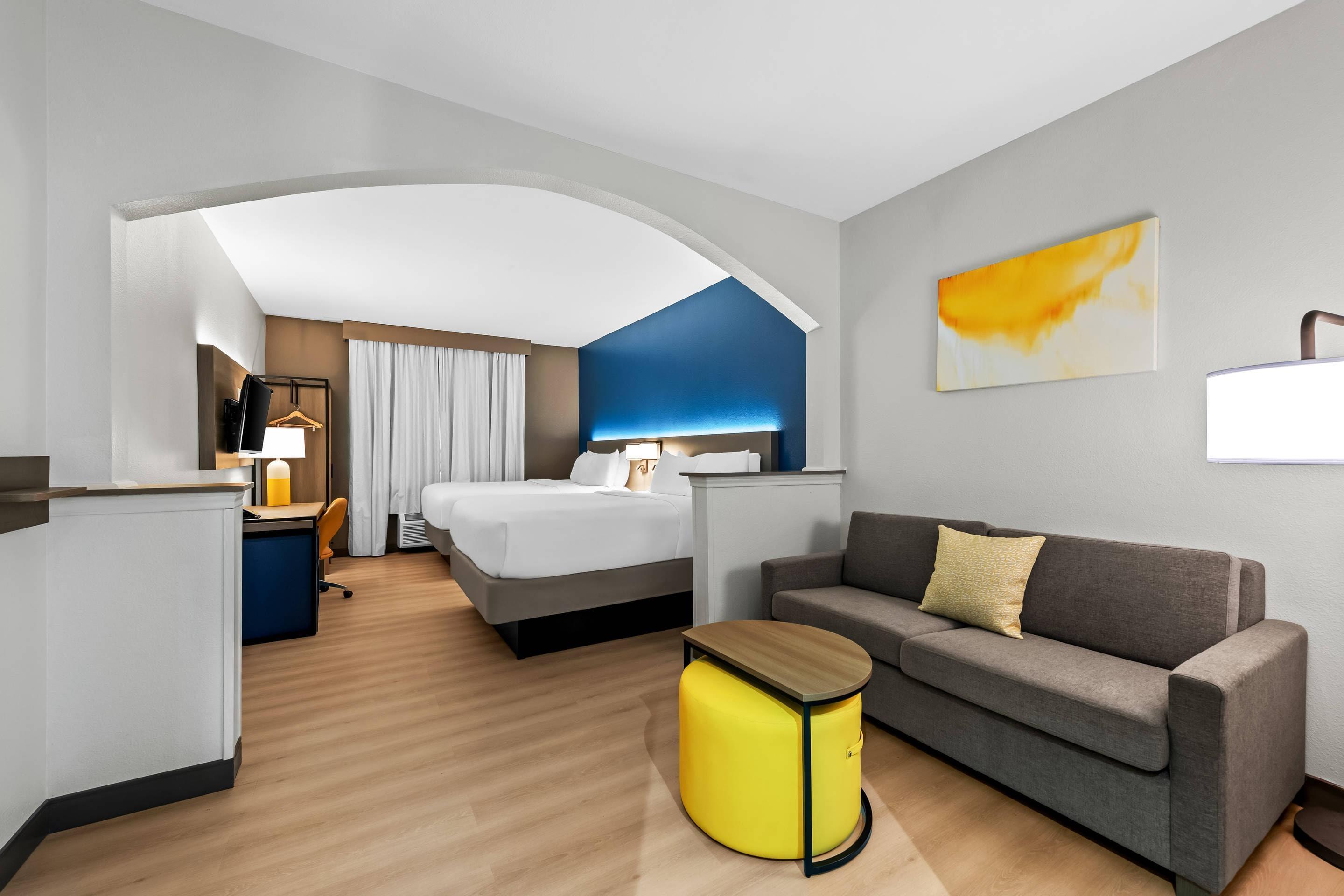 Suite Two Queen Beds Non Smoking