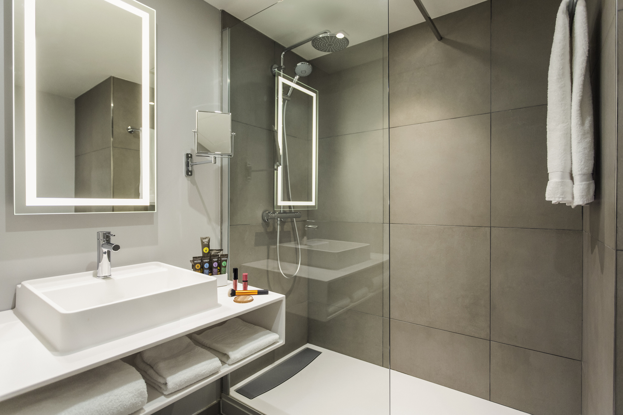 Double Superior Queen Bed