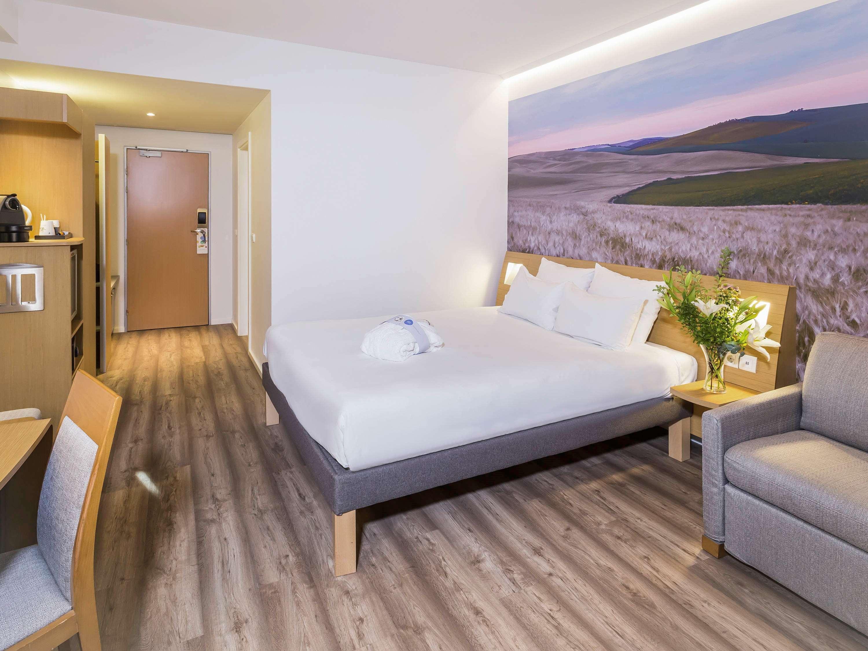 Double Executive Queen Bed