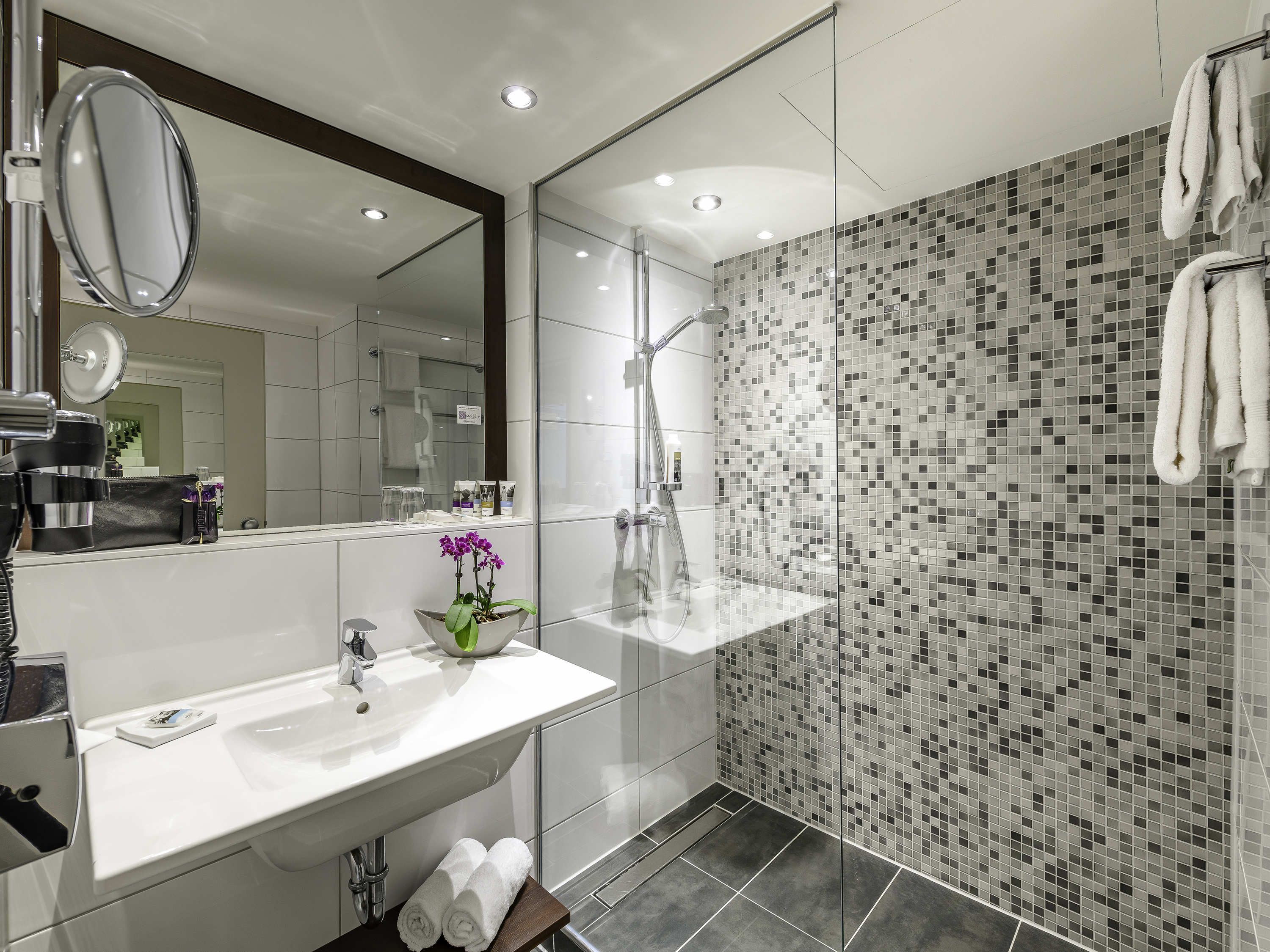 Double Queen Size Bed