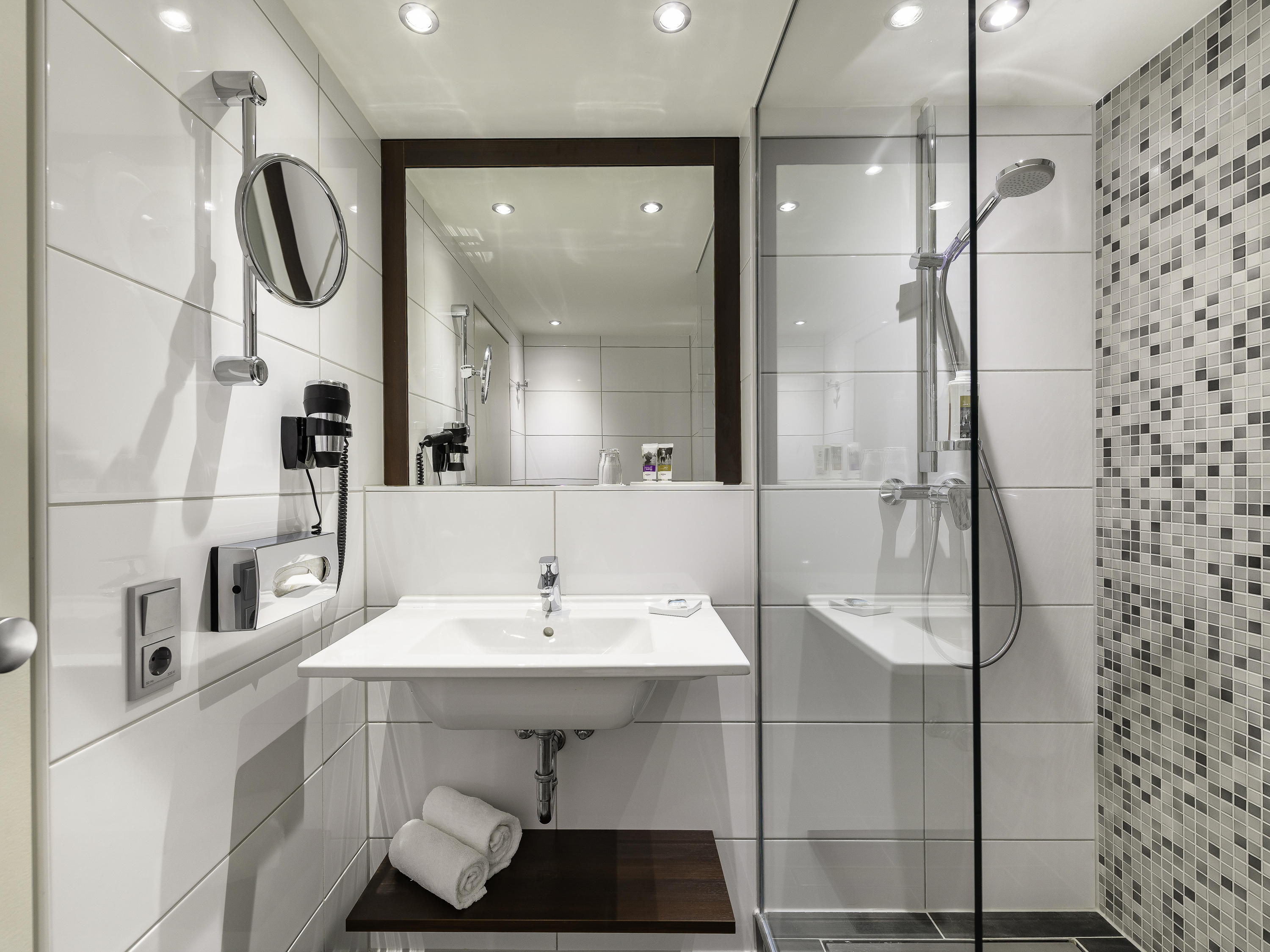 Double Queen Size Bed