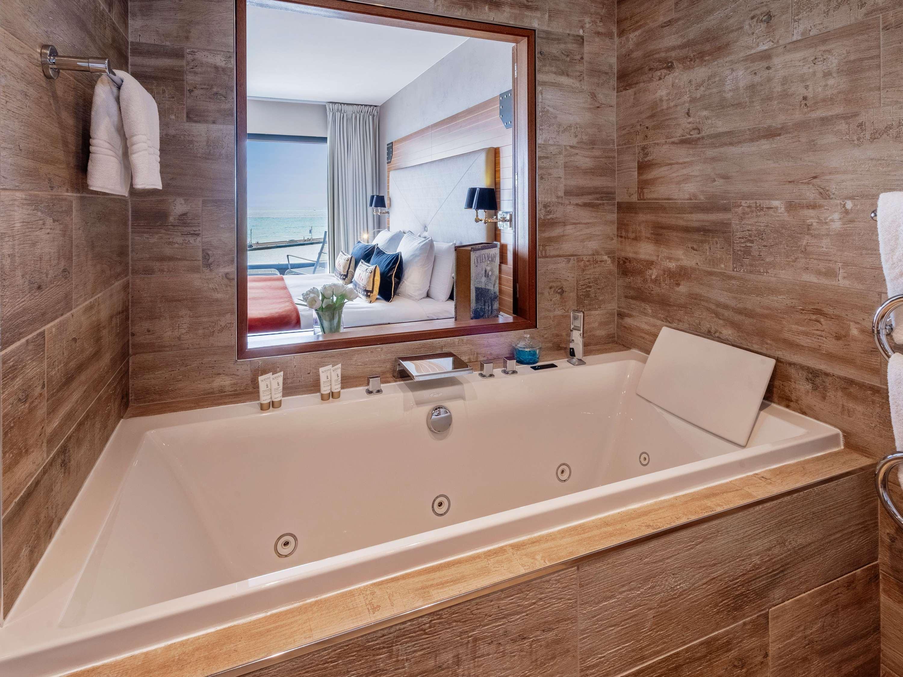 Suite Sea View King Bed