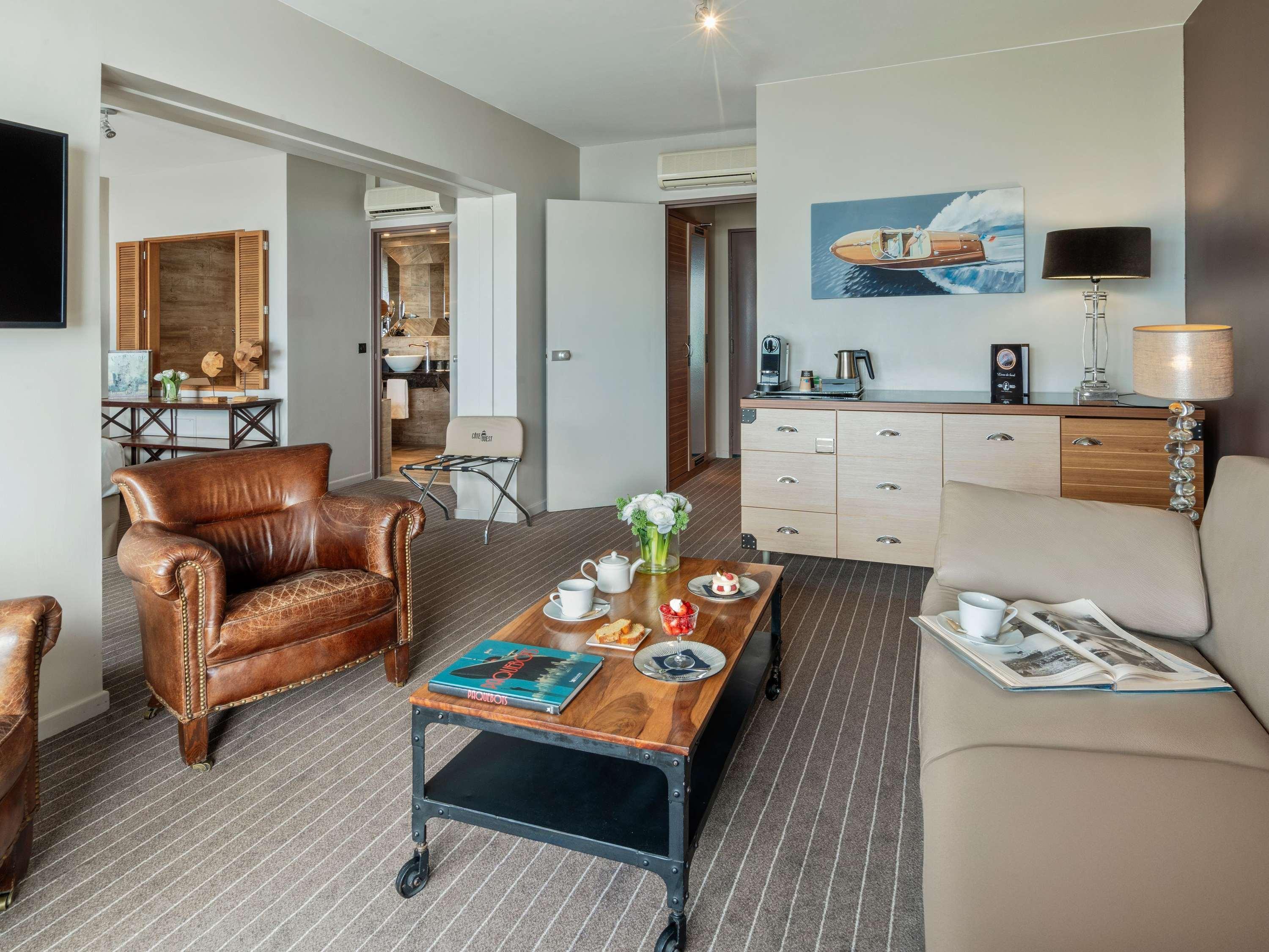 Suite Sea View King Bed