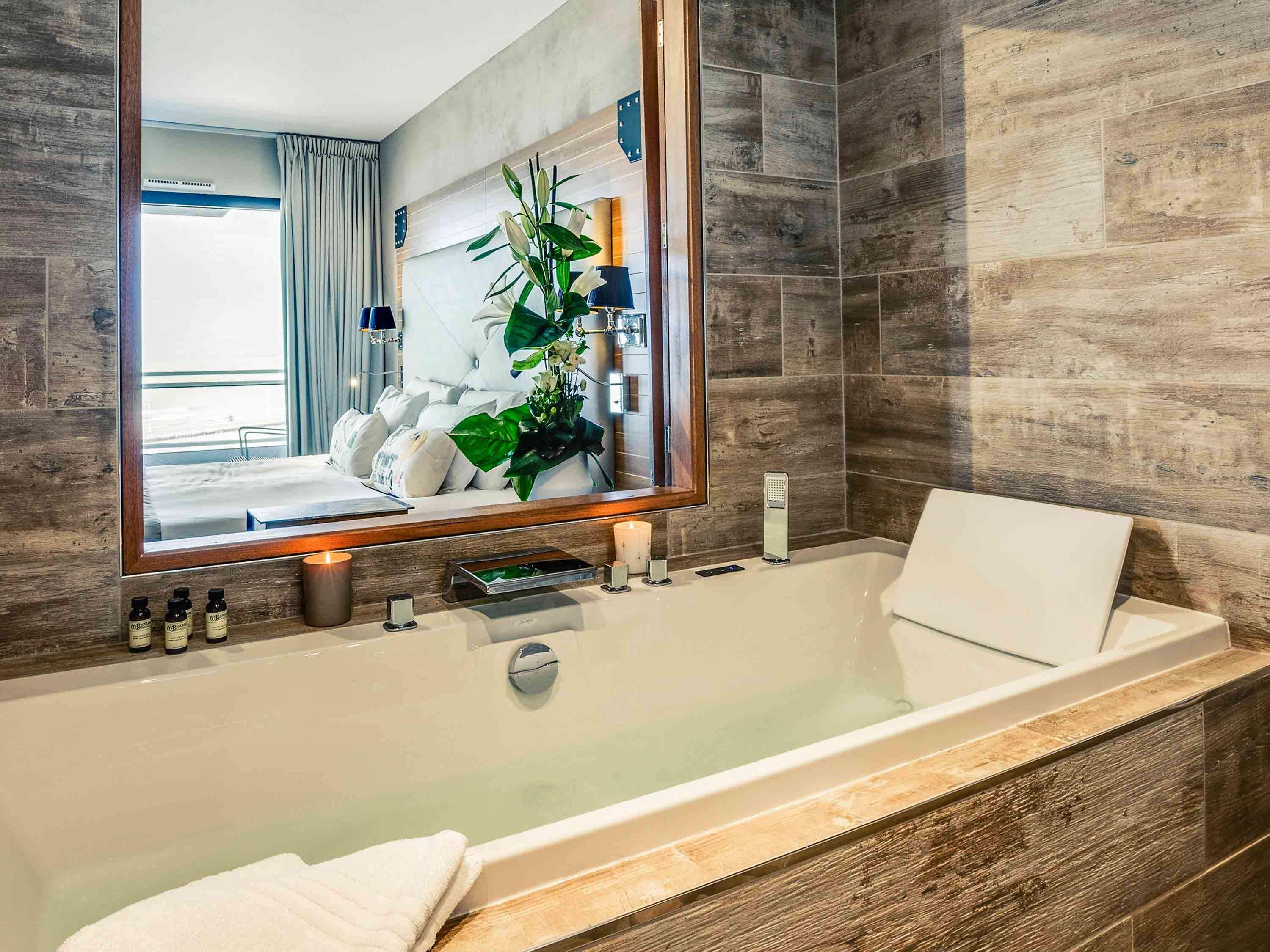 Suite Sea View King Bed