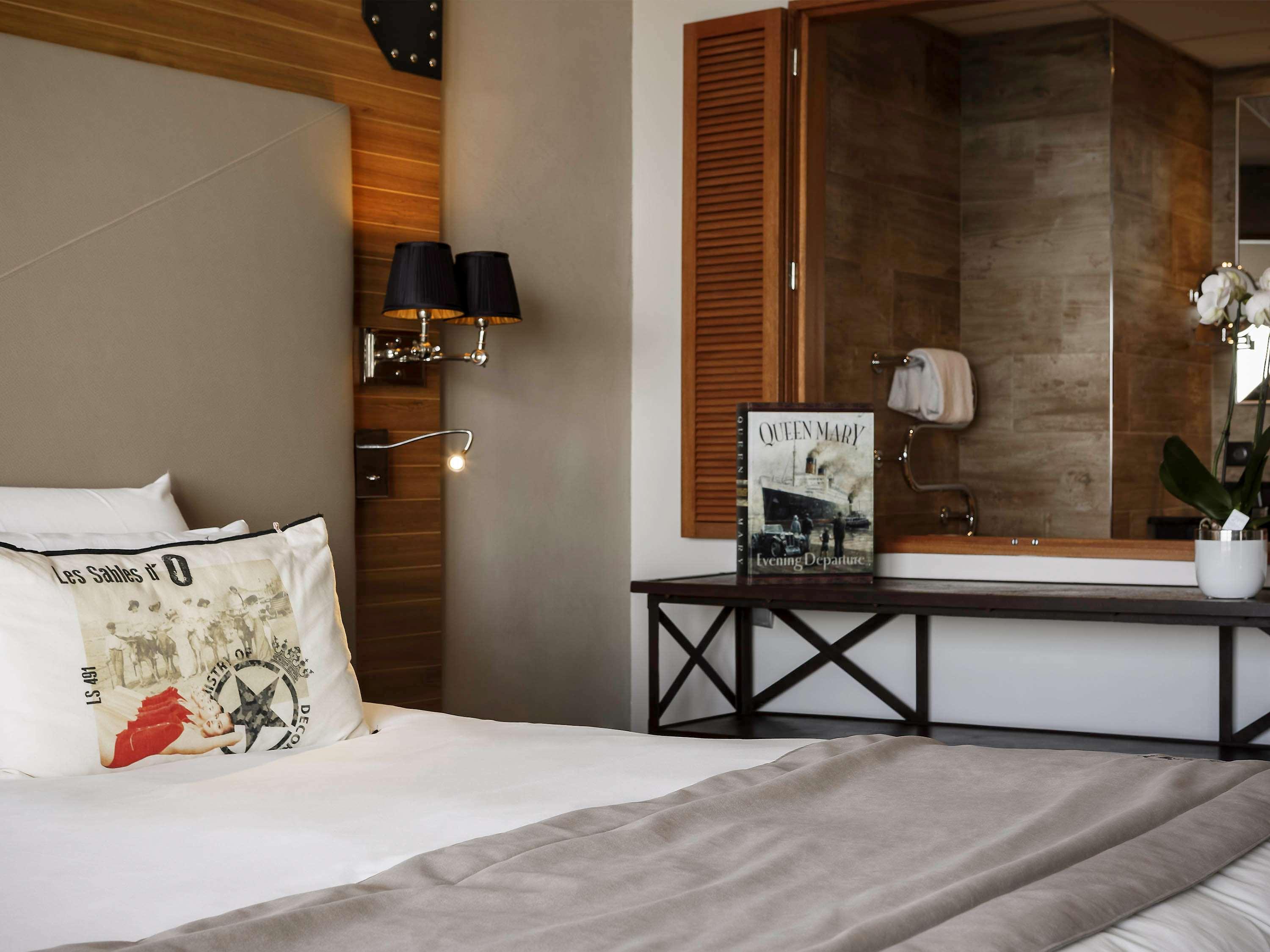 Suite Sea View King Bed