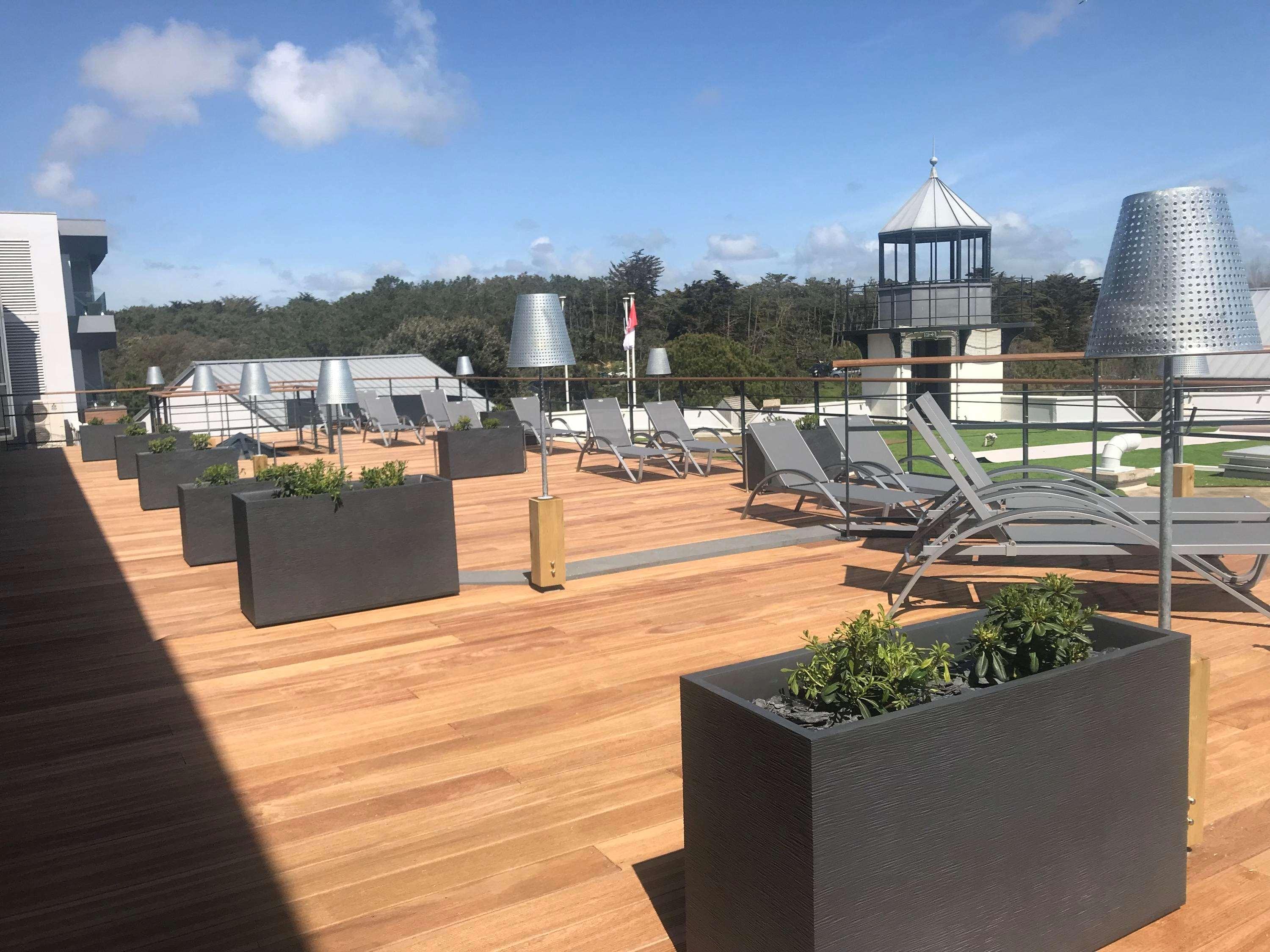 Double Classic Queen Bed