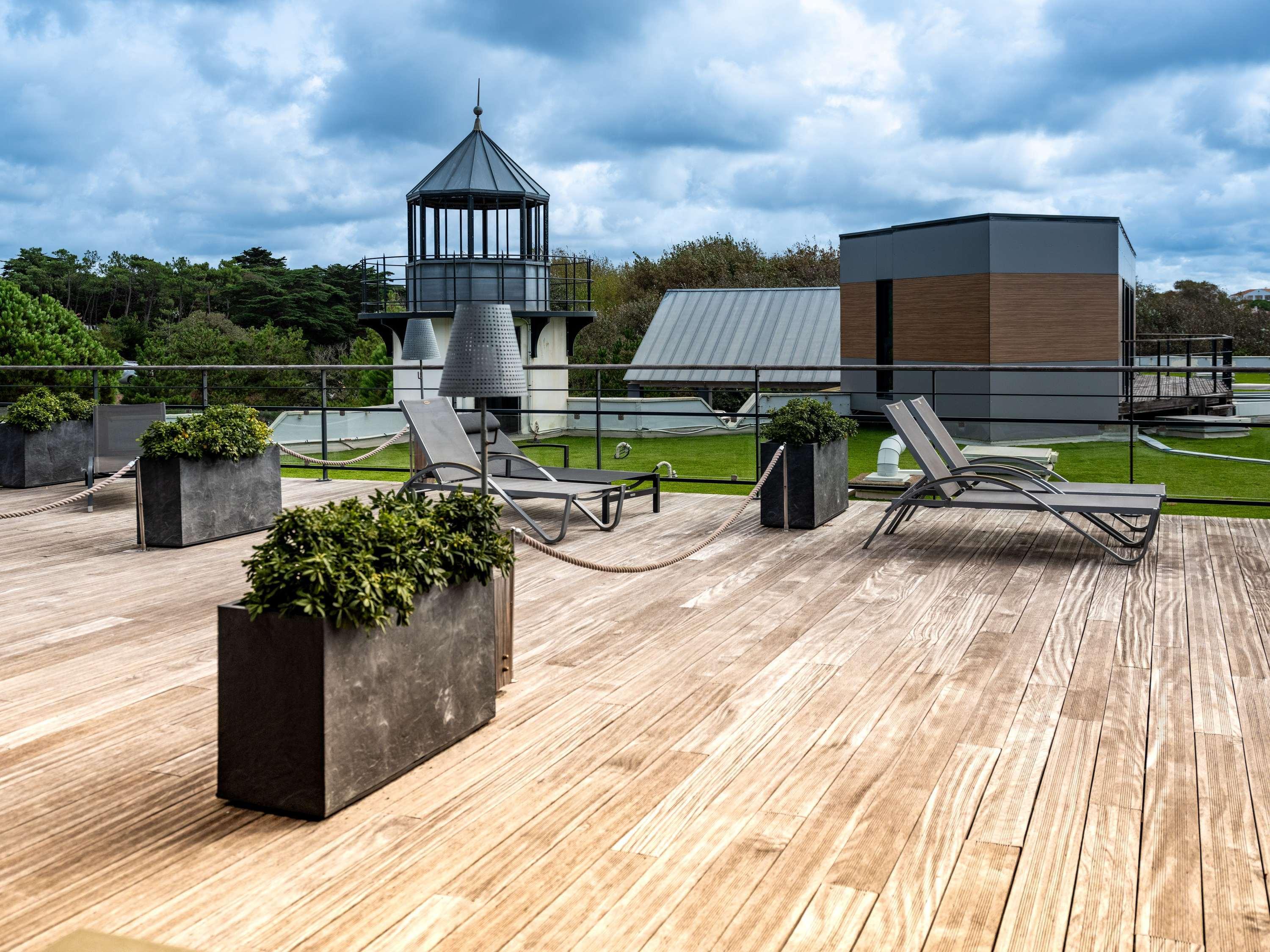 Double Classic Queen Bed