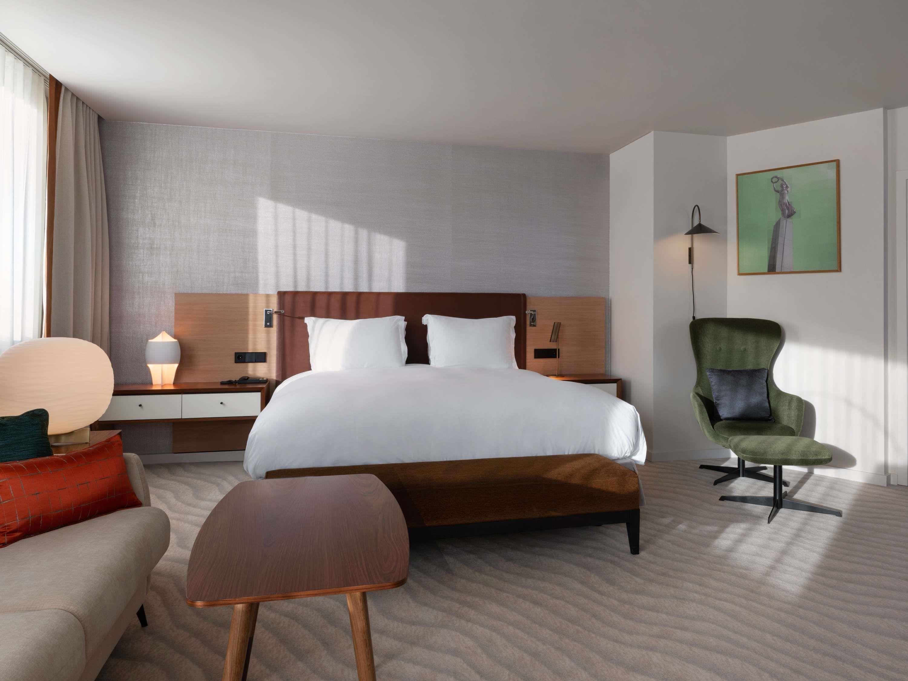 Suite City View King Bed