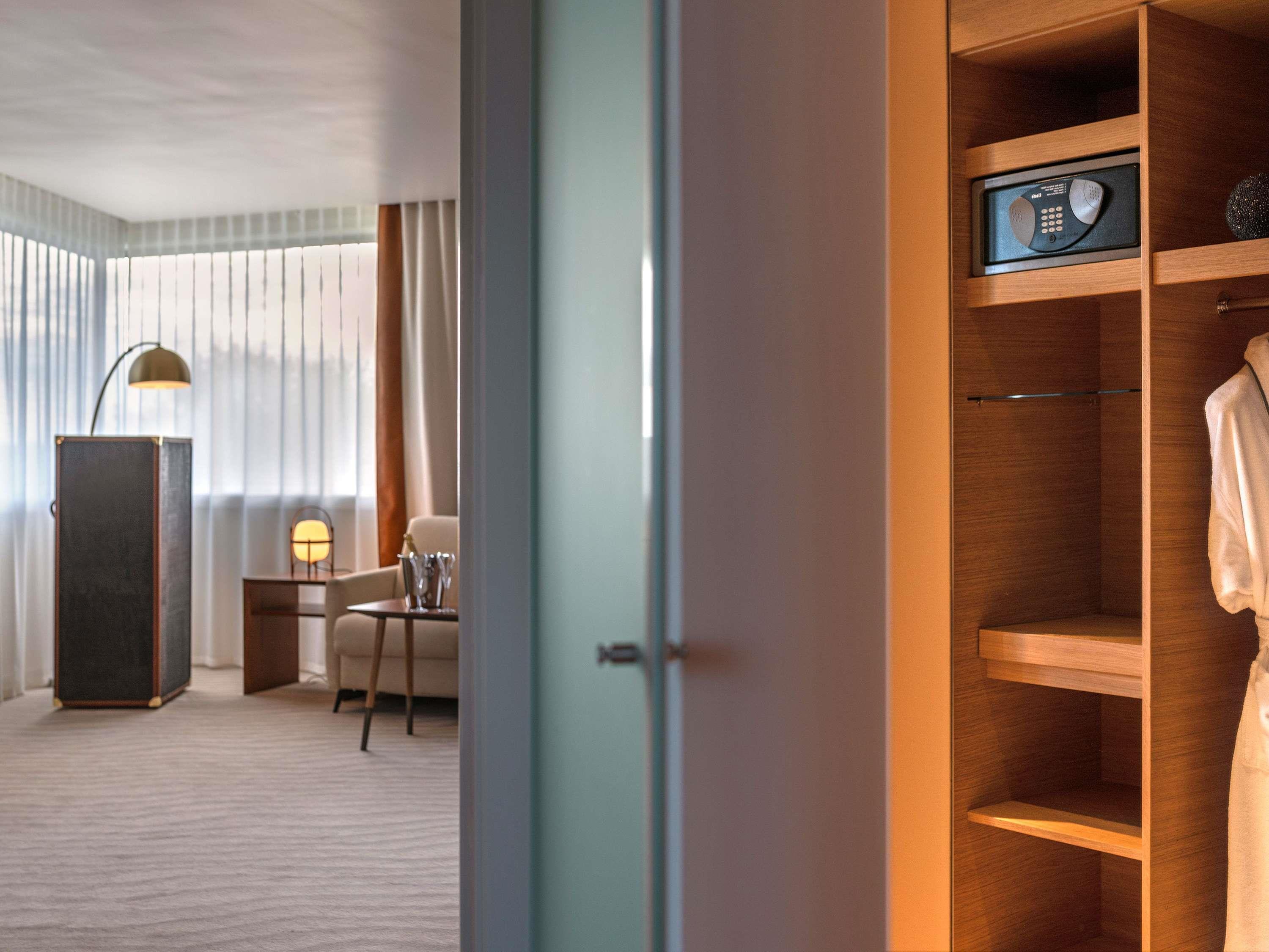 Suite City View King Bed