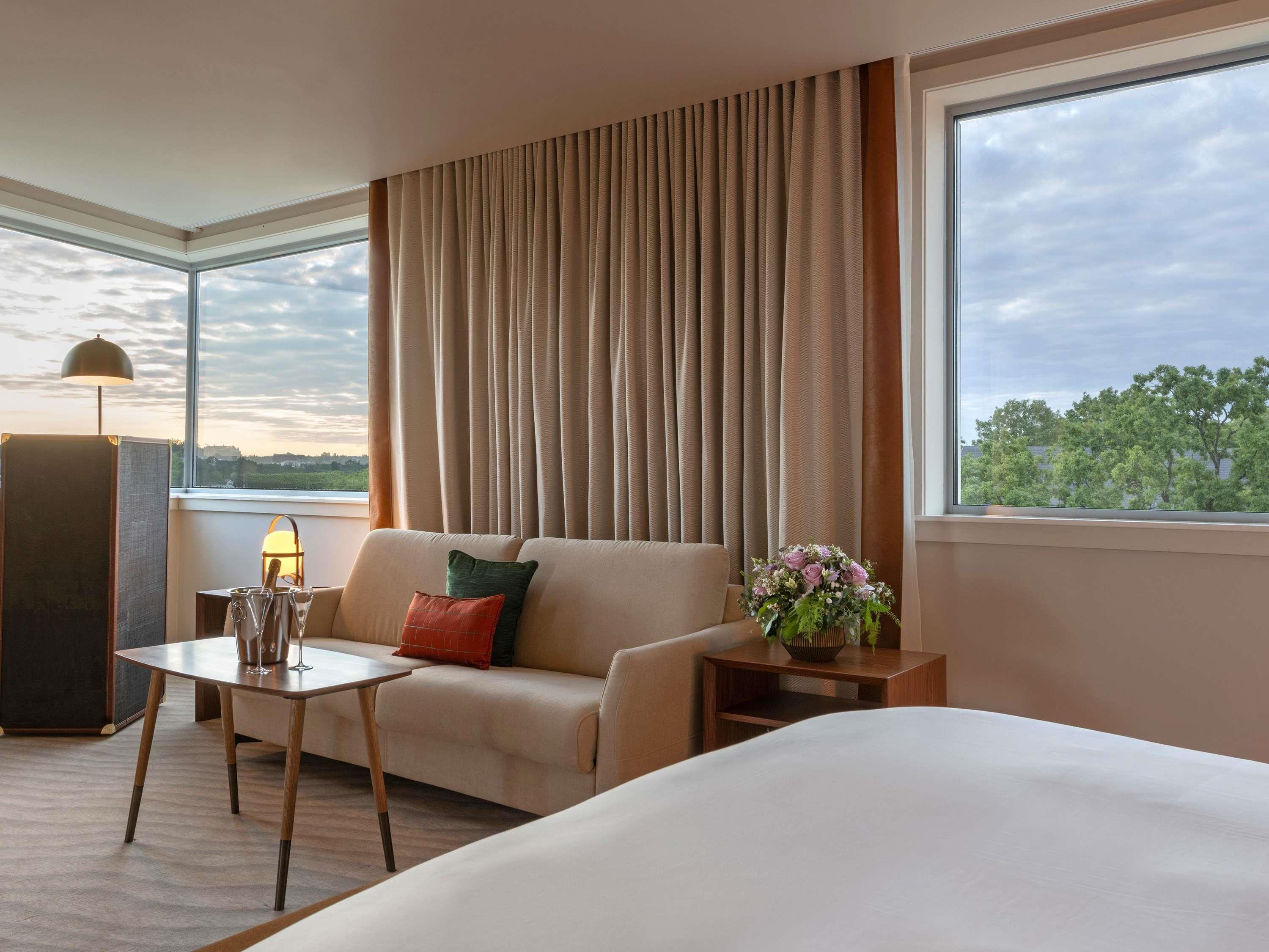 Suite City View King Bed