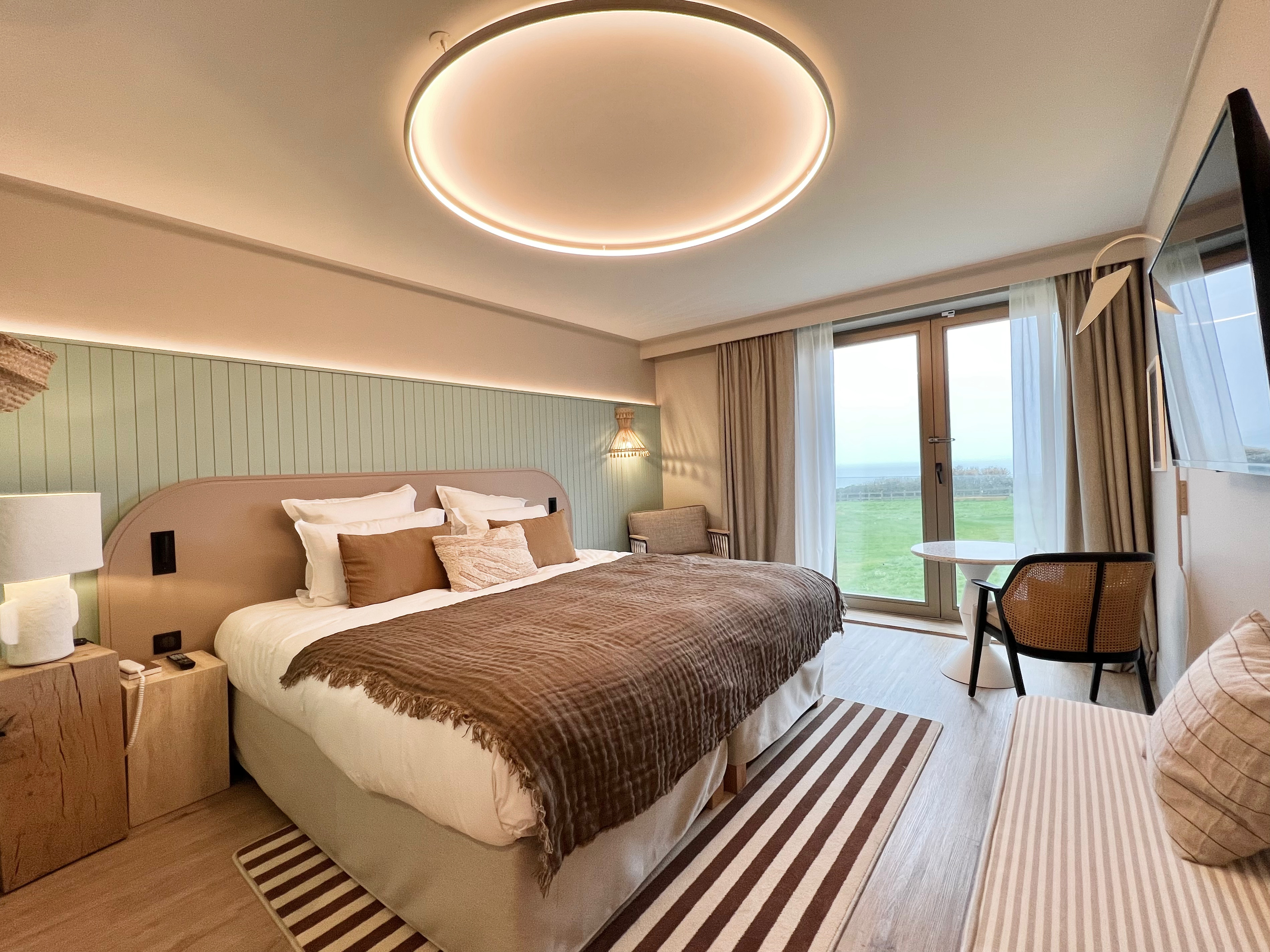 Double Deluxe One Bed