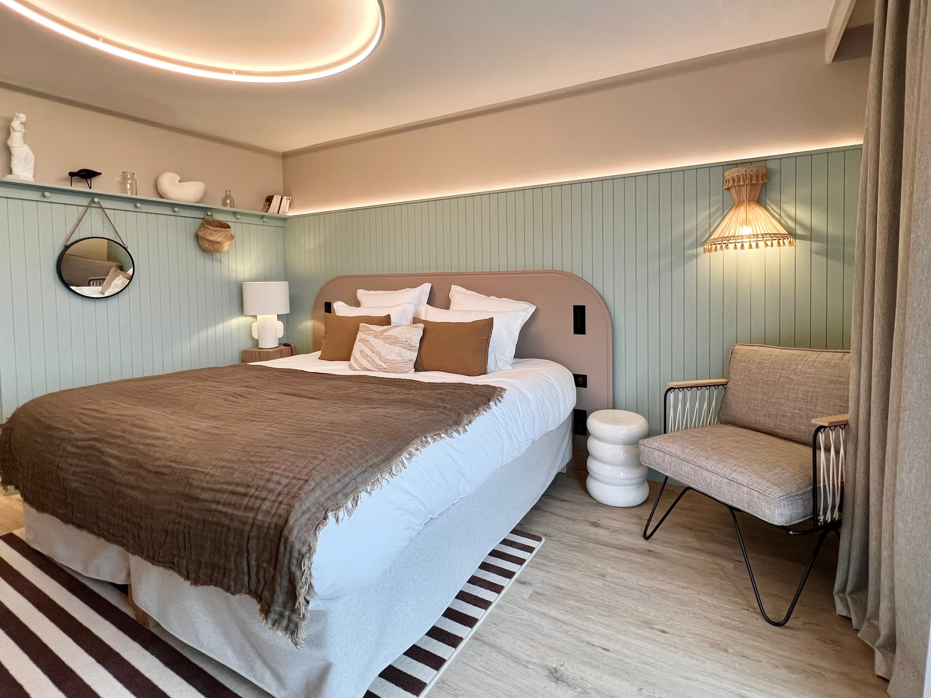 Double Deluxe One Bed