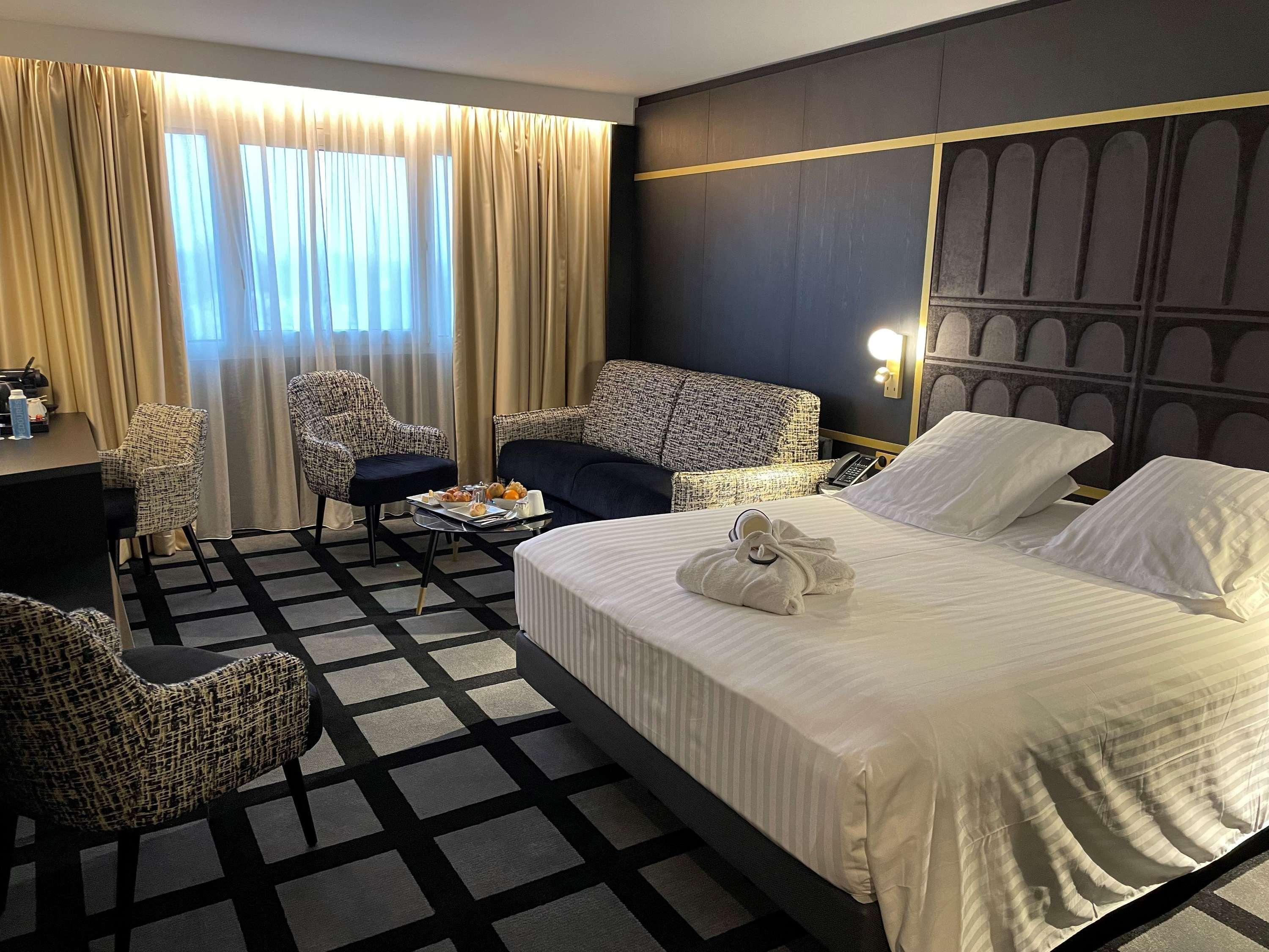 Double Deluxe Queen Bed