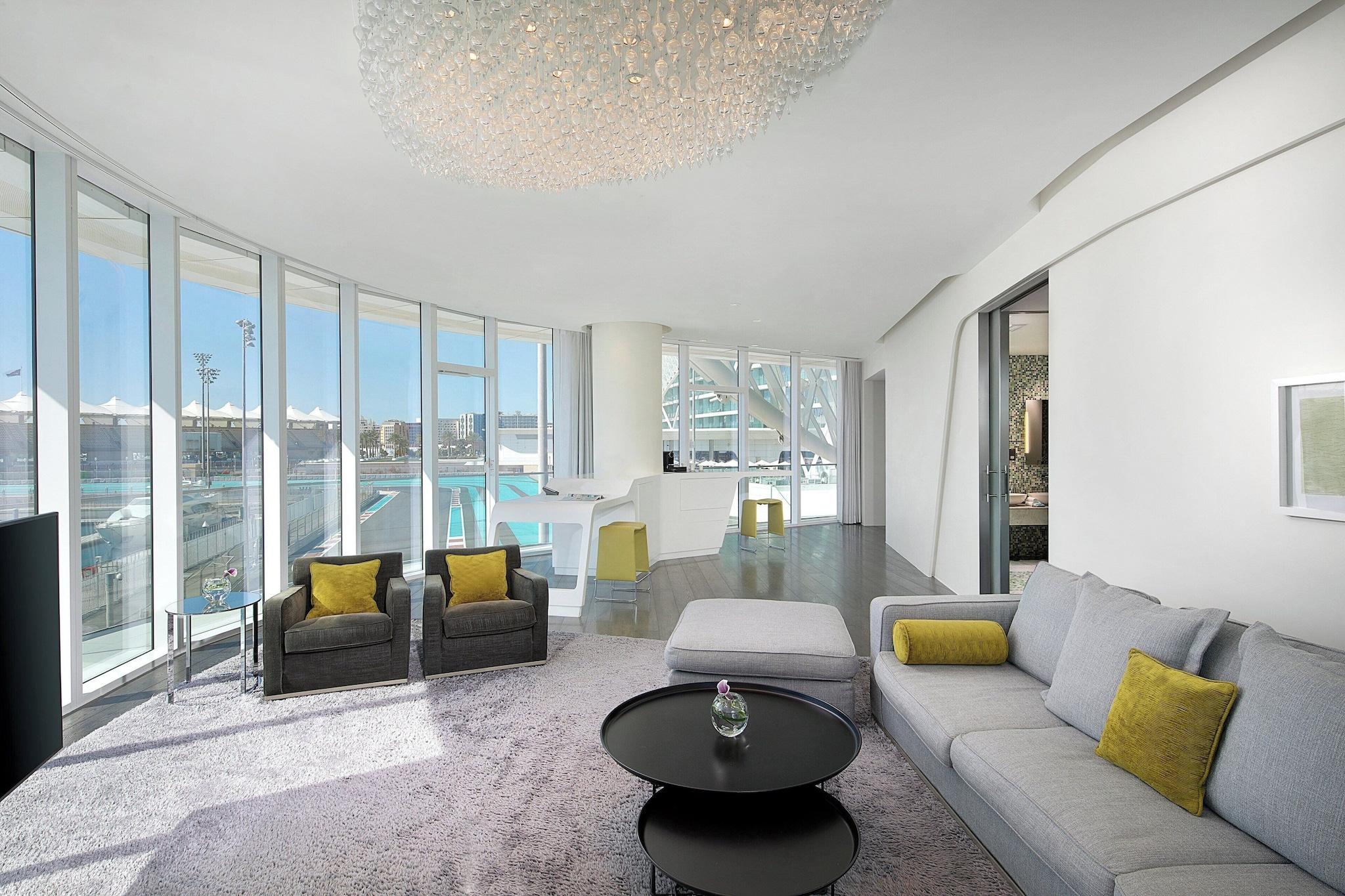 Suite with Balcony with Views