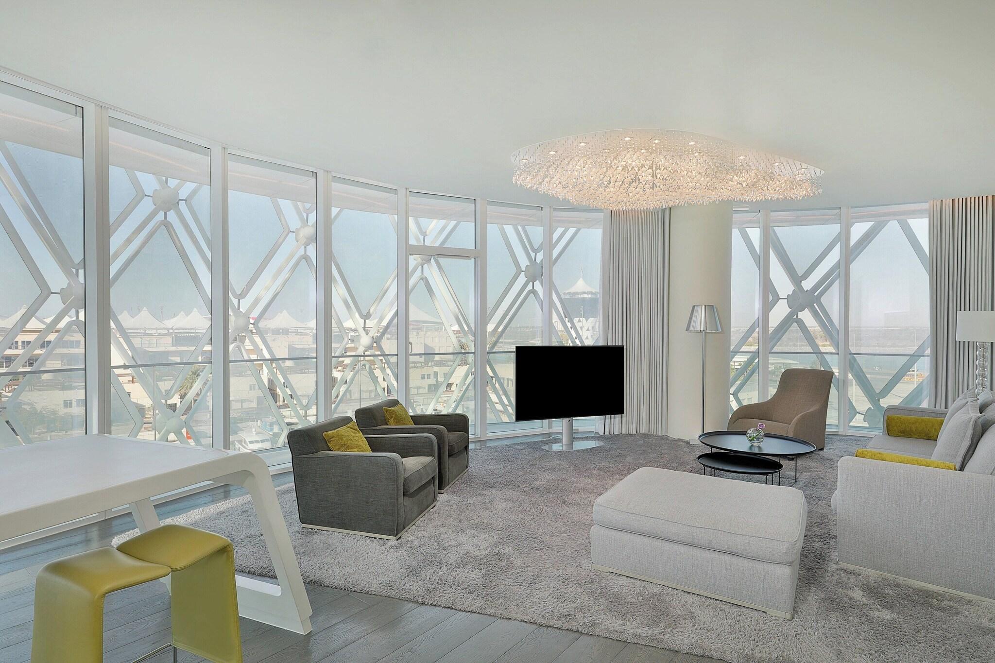 Suite with Balcony with Views