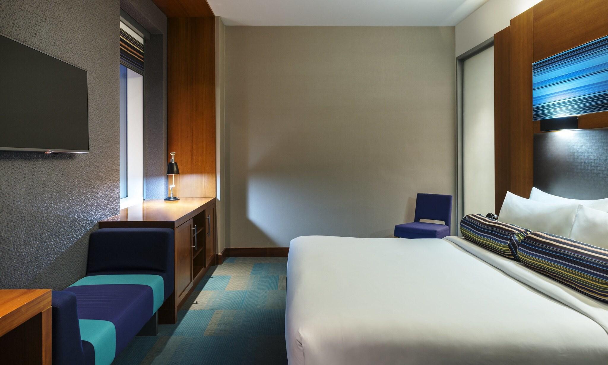 Double Pool View King Bed