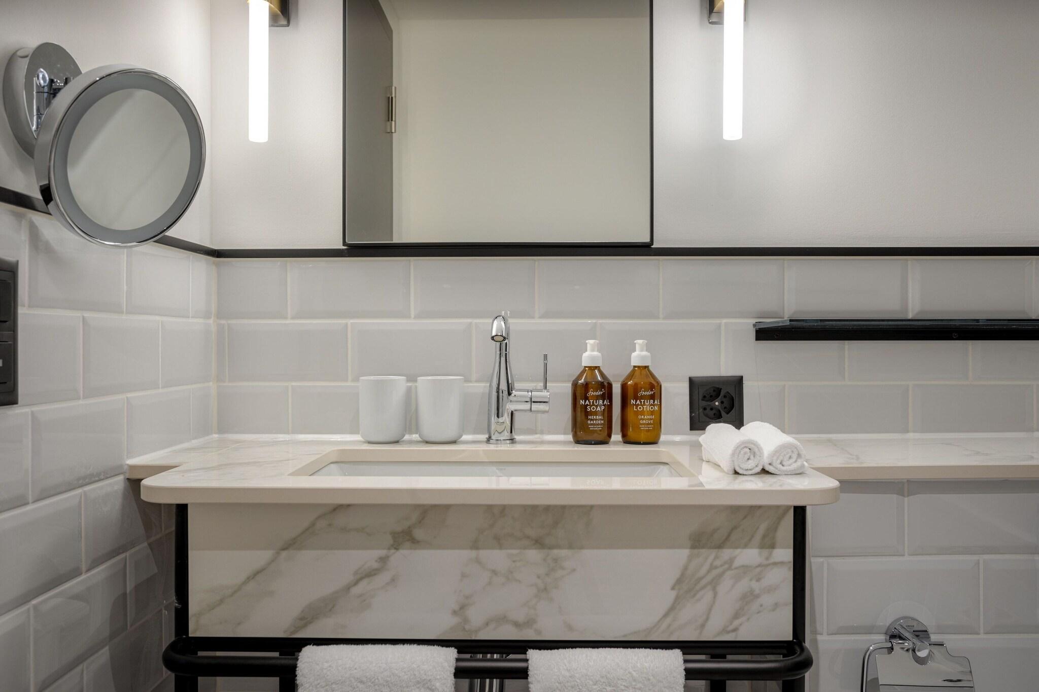 Double Deluxe Queen Bed