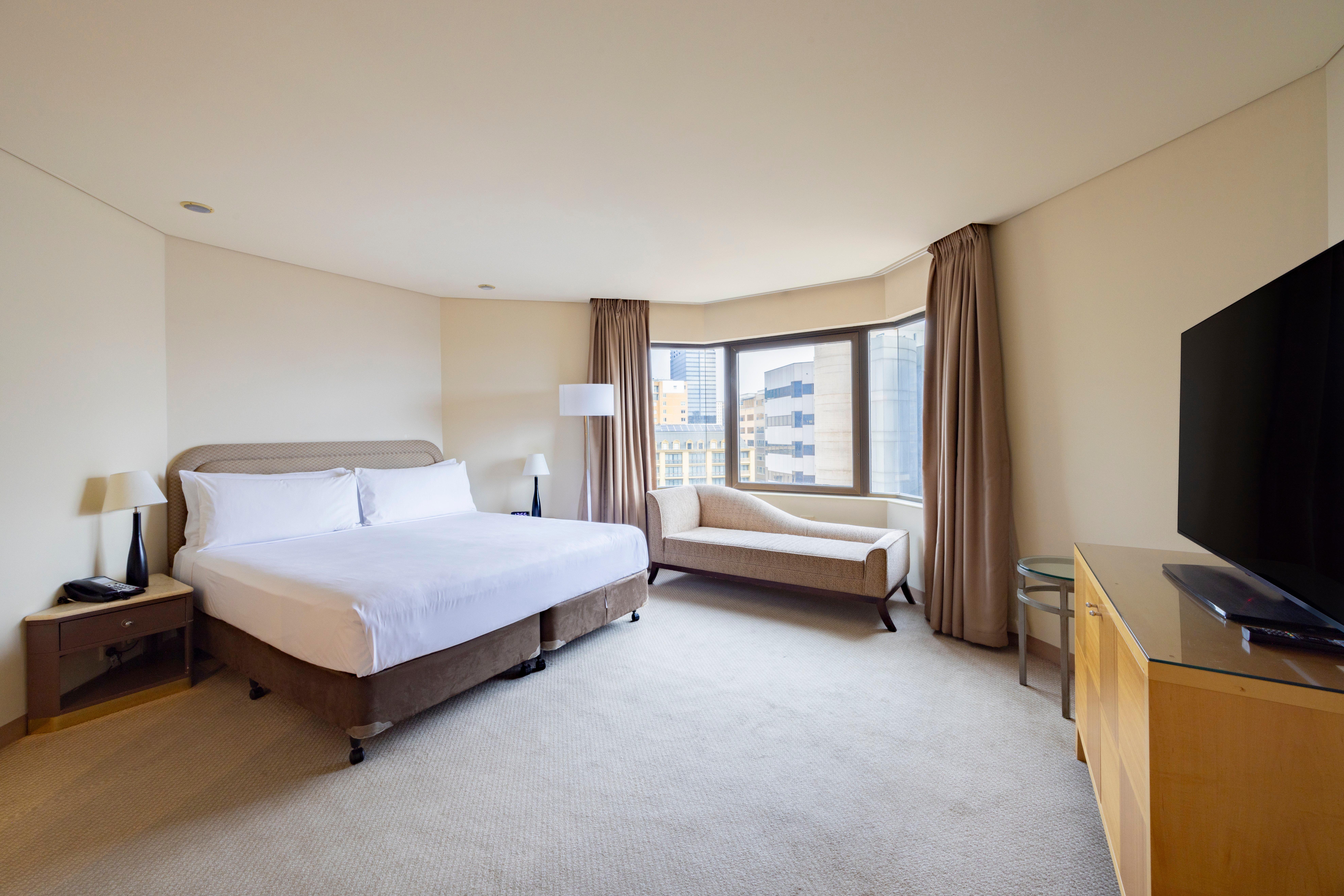 Junior Suite City View King Bed