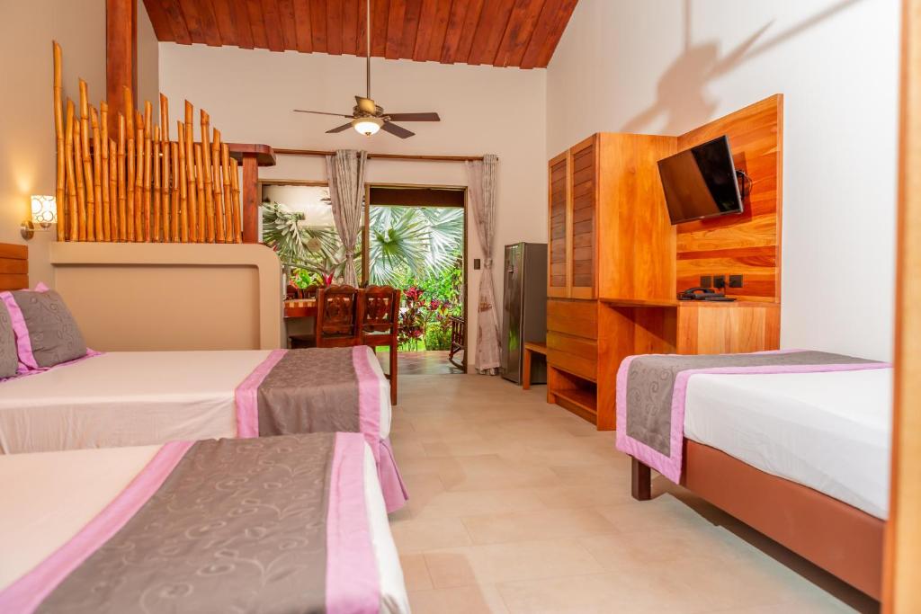 Suite with Kitchenette