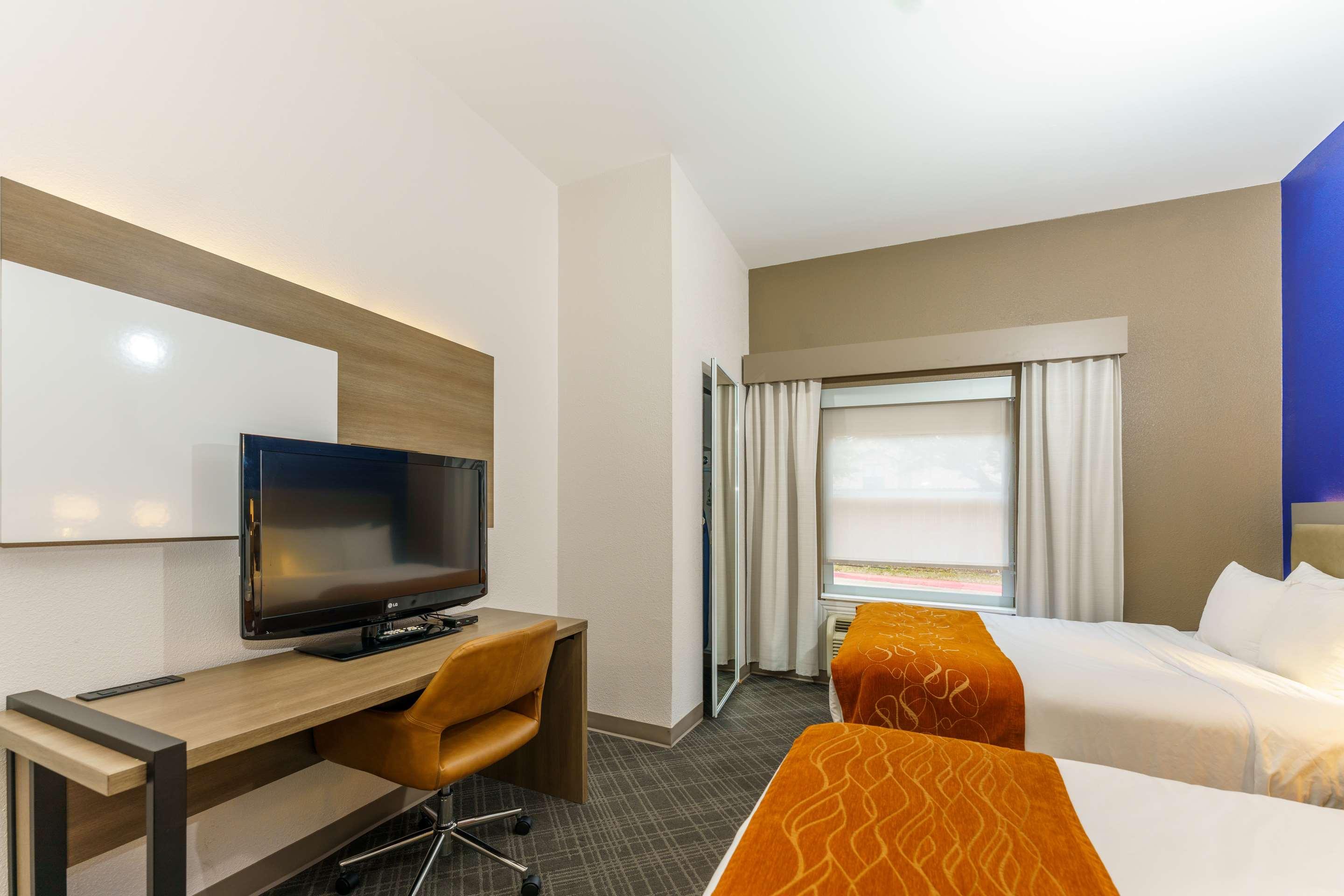 Suite Two Queen Beds Non Smoking