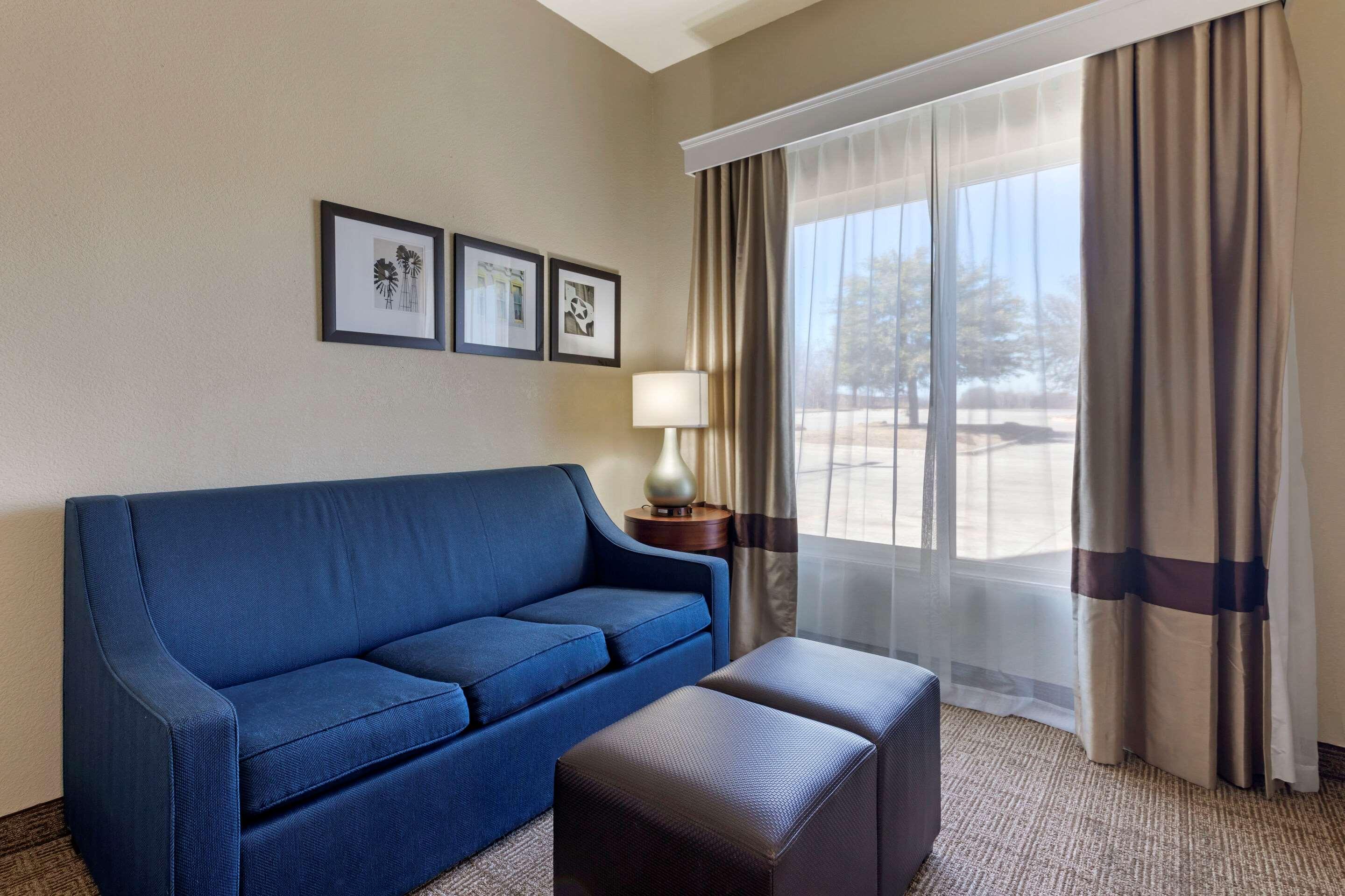 Suite Accessible King Size Bed