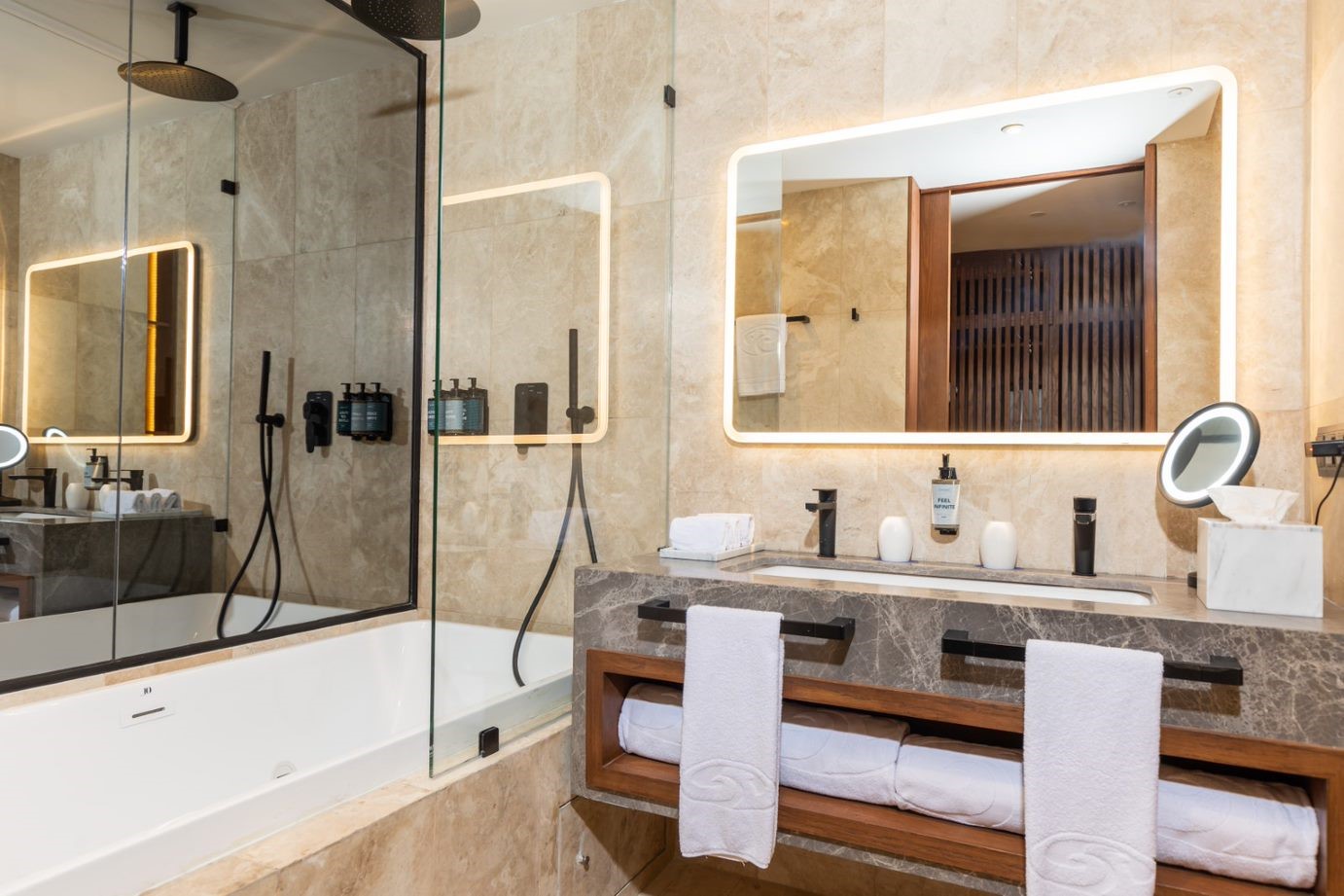 Family Room Deluxe with Private Pool