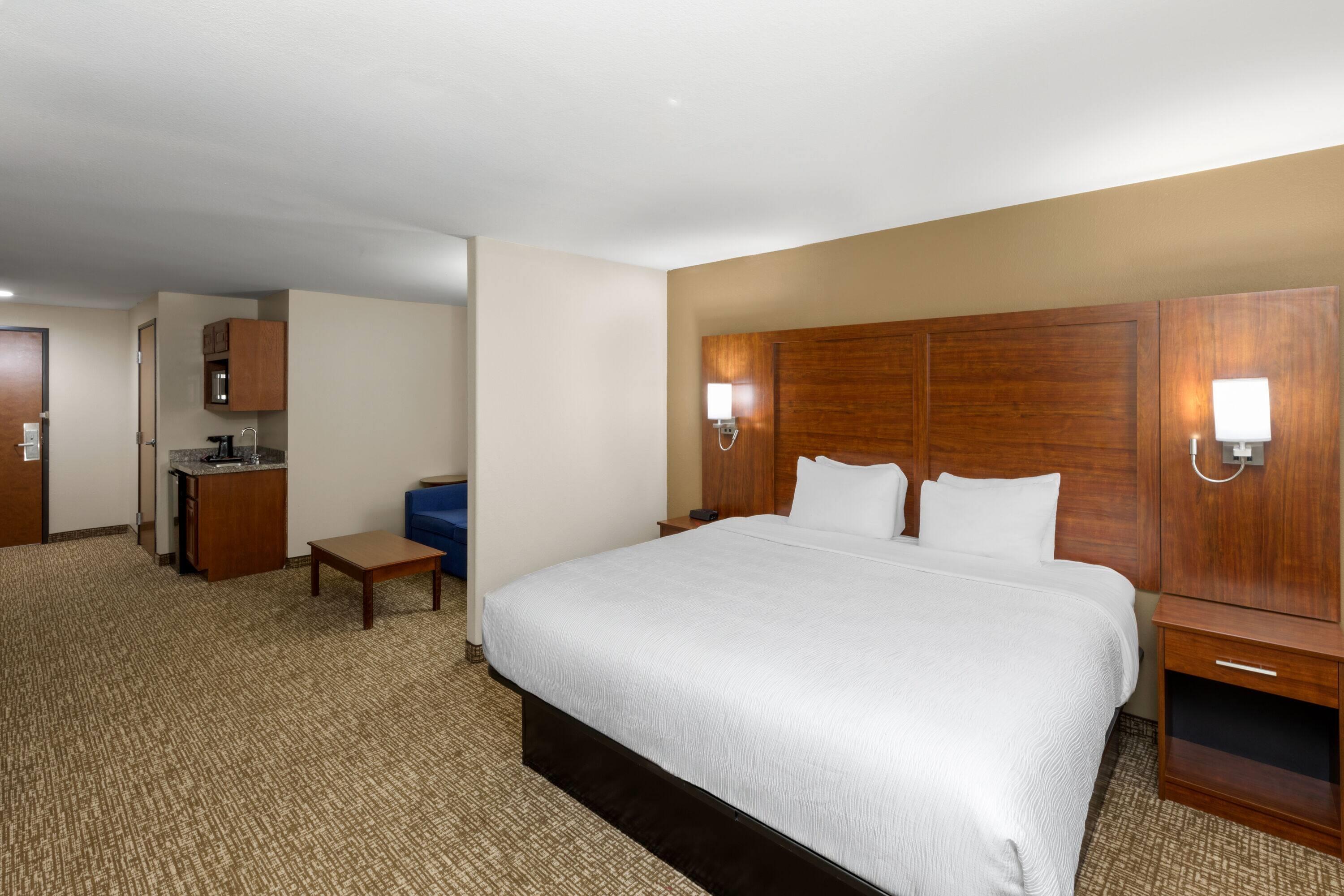 Suite Accessible King Size Bed