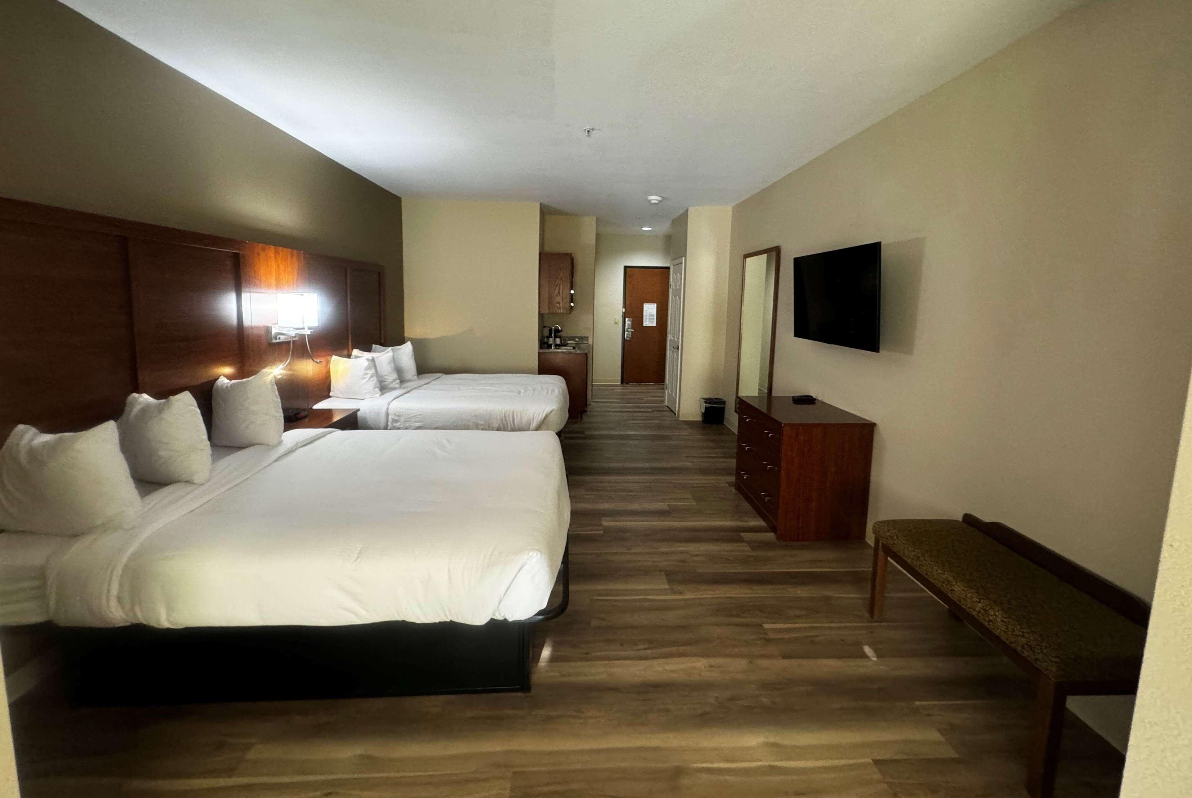 Suite Two Queen Beds