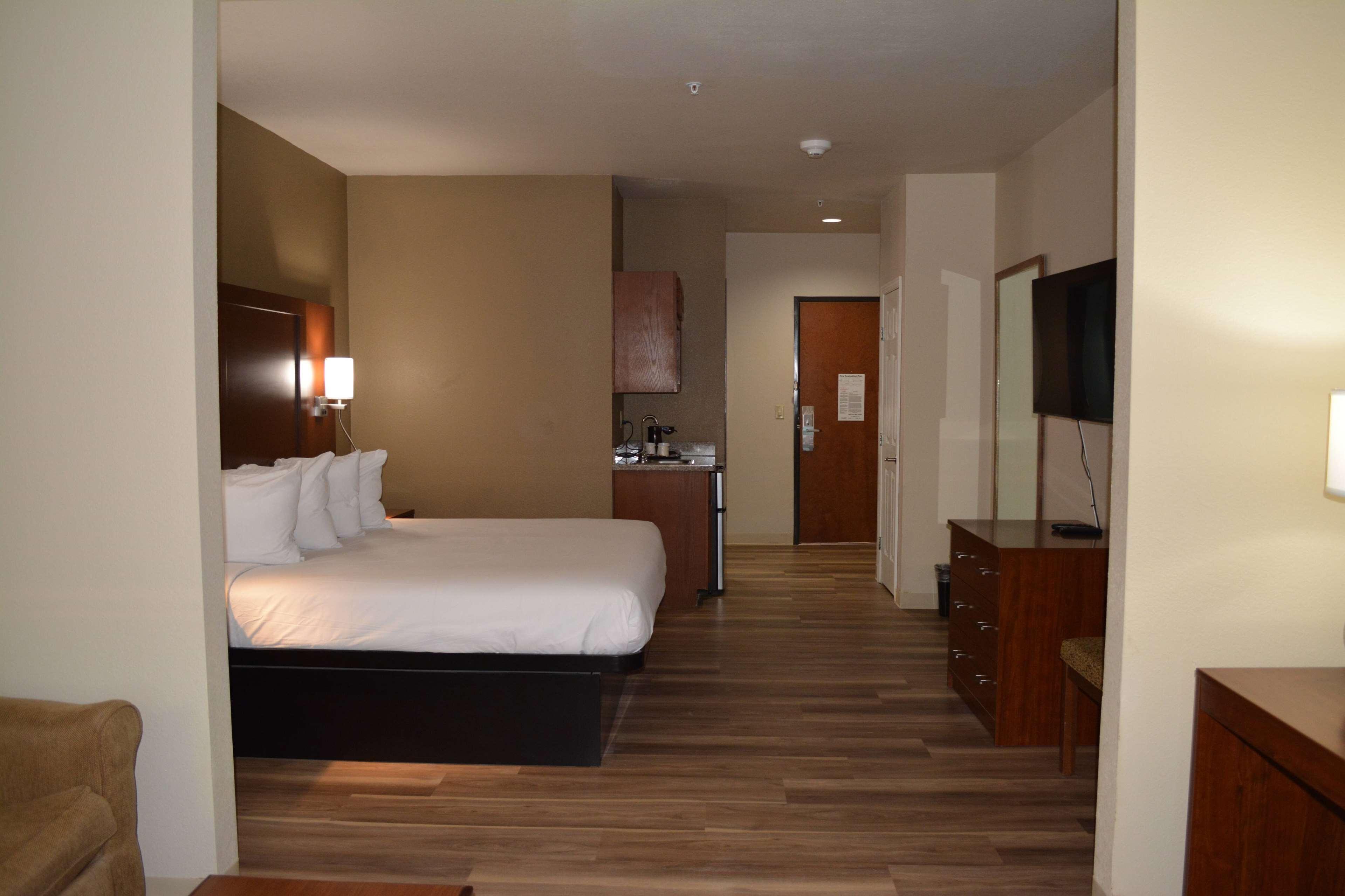 Suite Deluxe King Bed