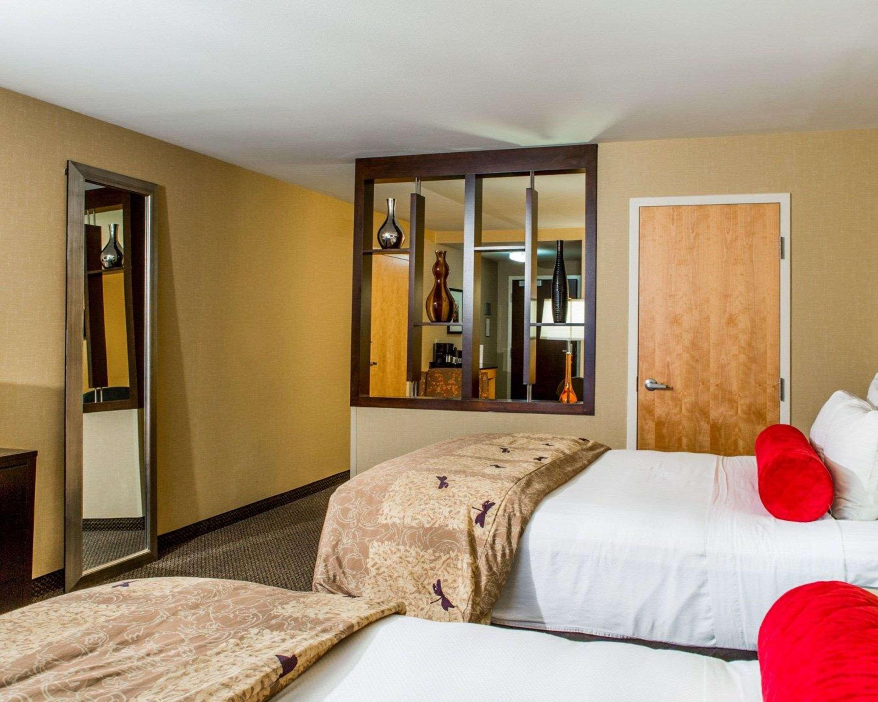 Suite Two Queen Beds Non Smoking