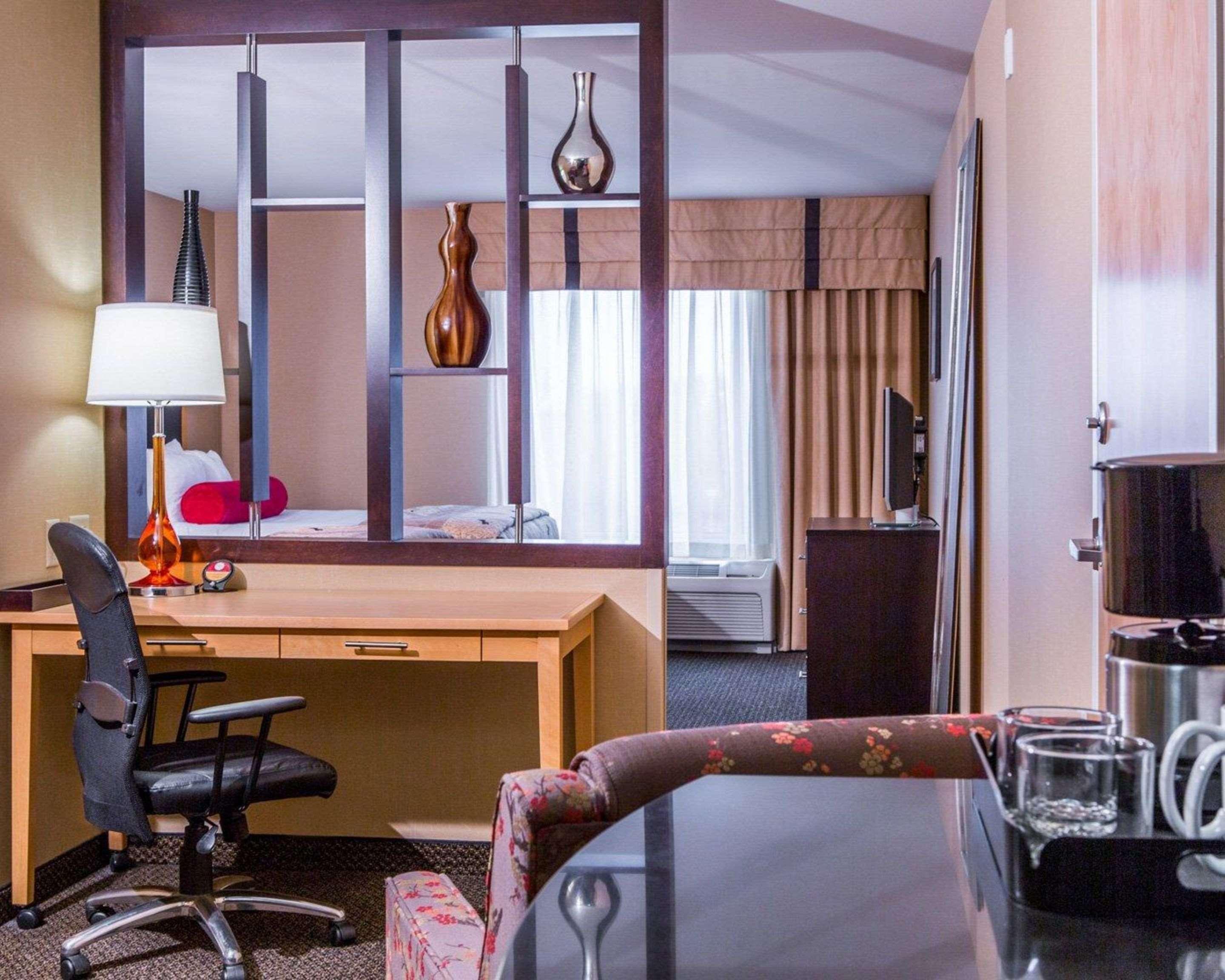 Suite Two Queen Beds Non Smoking