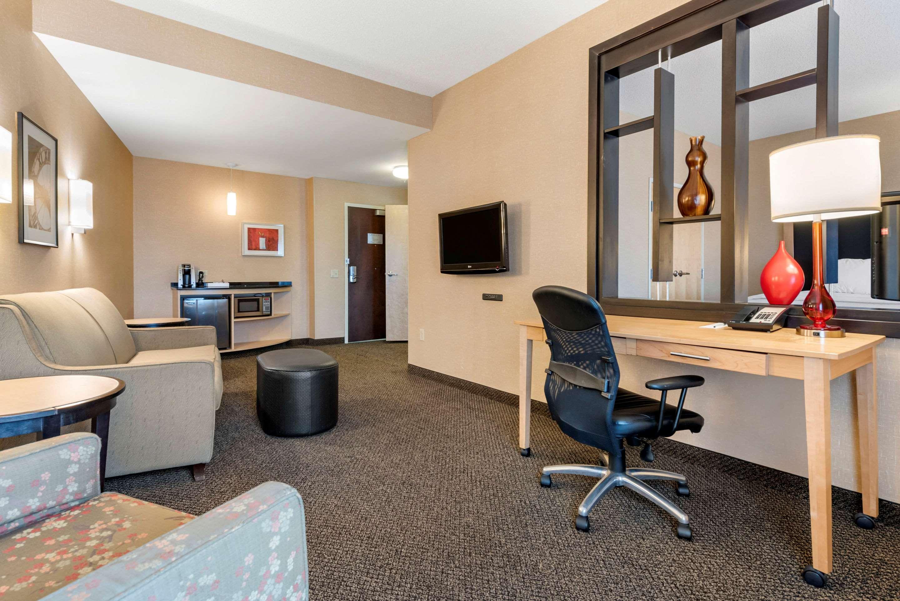 Suite Two Queen Beds Non Smoking