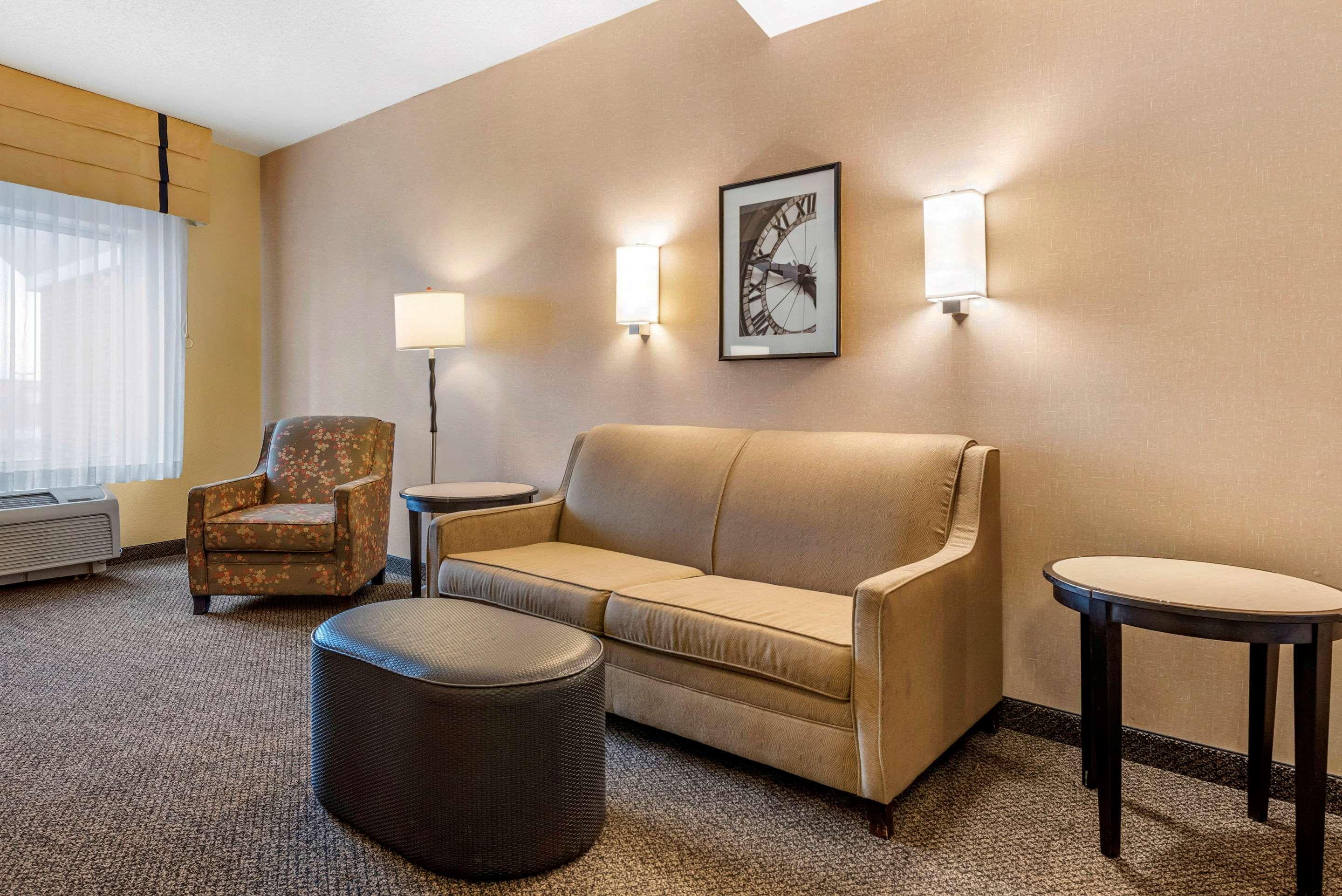 Suite Two Queen Beds Non Smoking