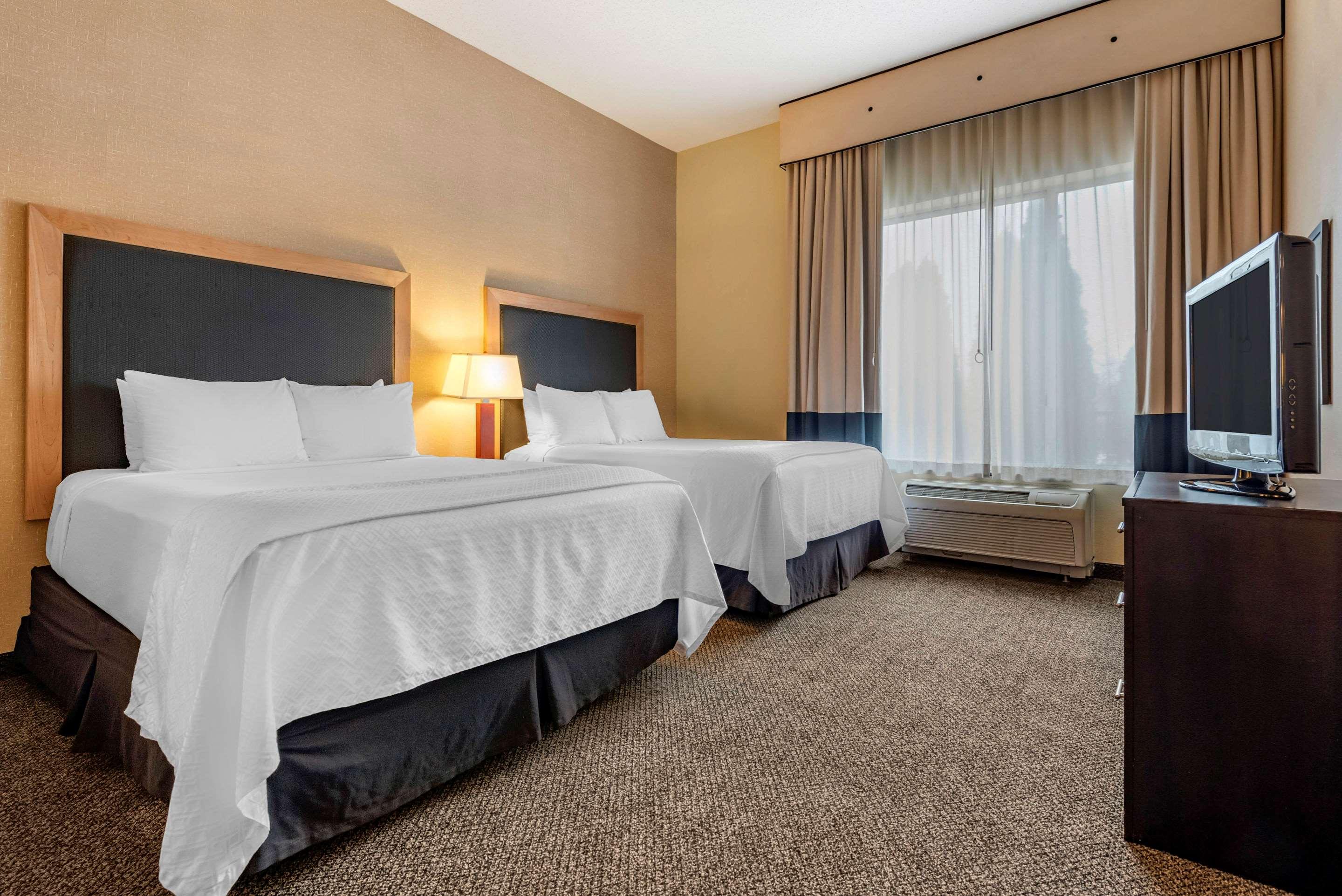 Suite Two Queen Beds Non Smoking