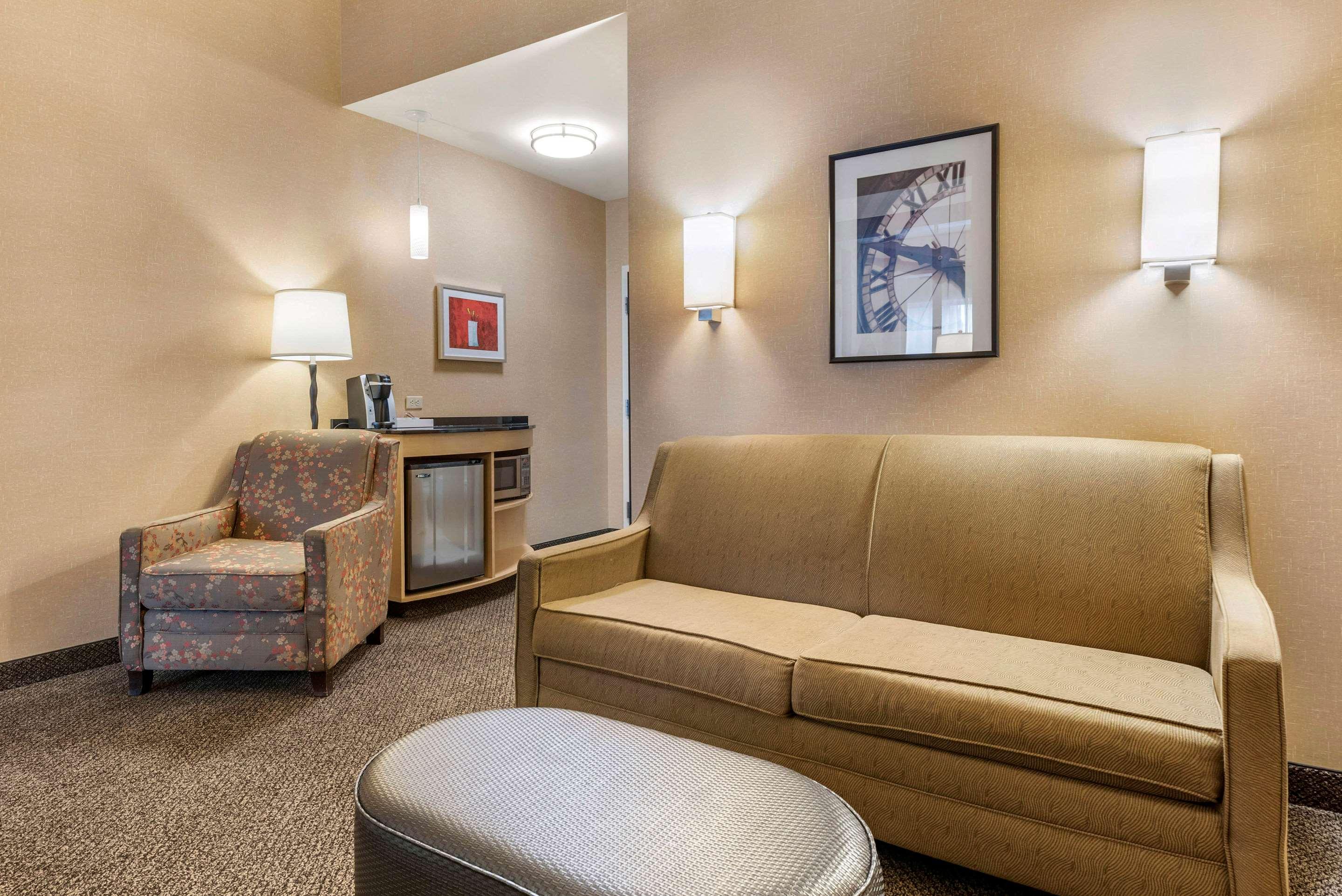 Suite Two Queen Beds Non Smoking