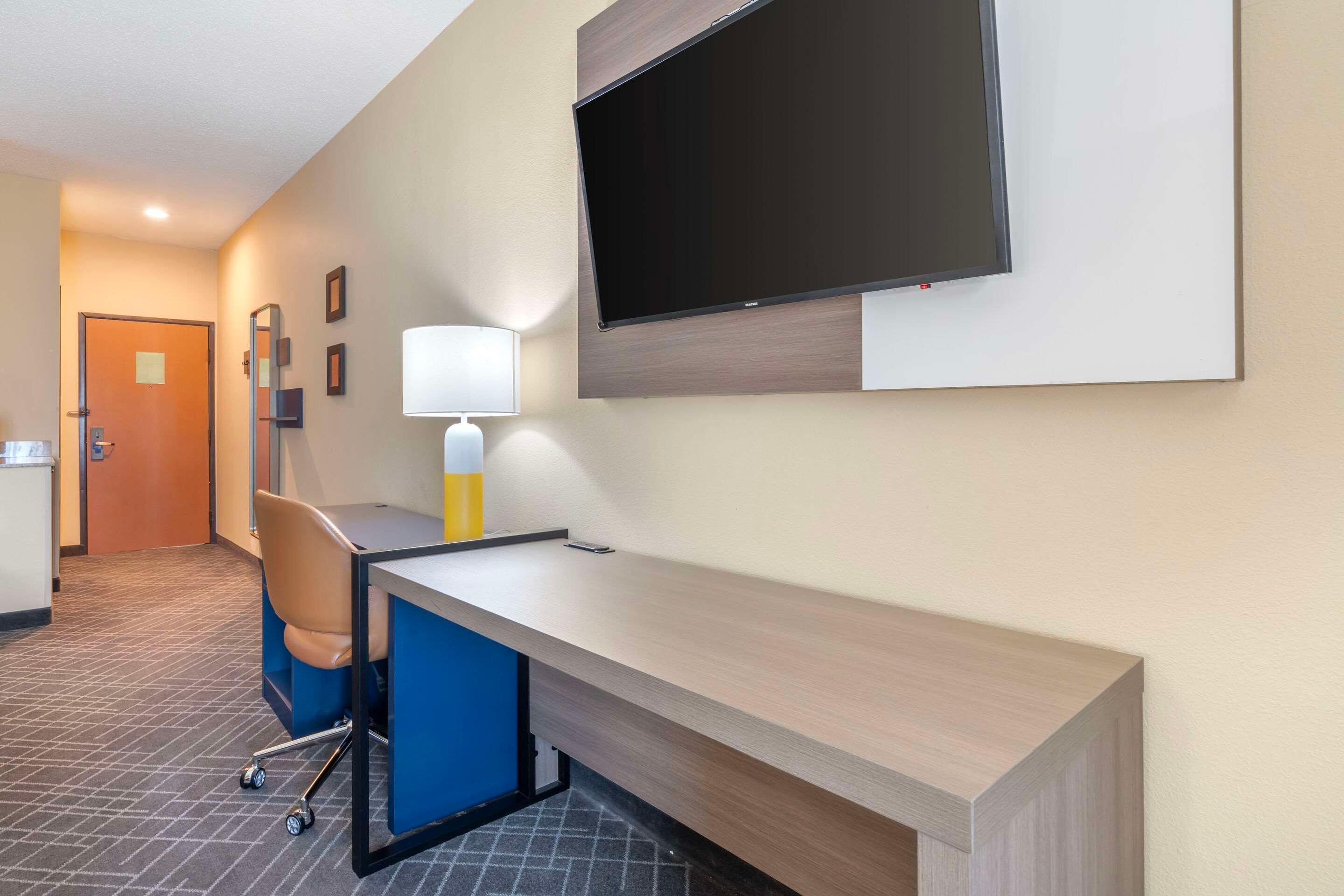 Suite Two Queen Beds Non Smoking