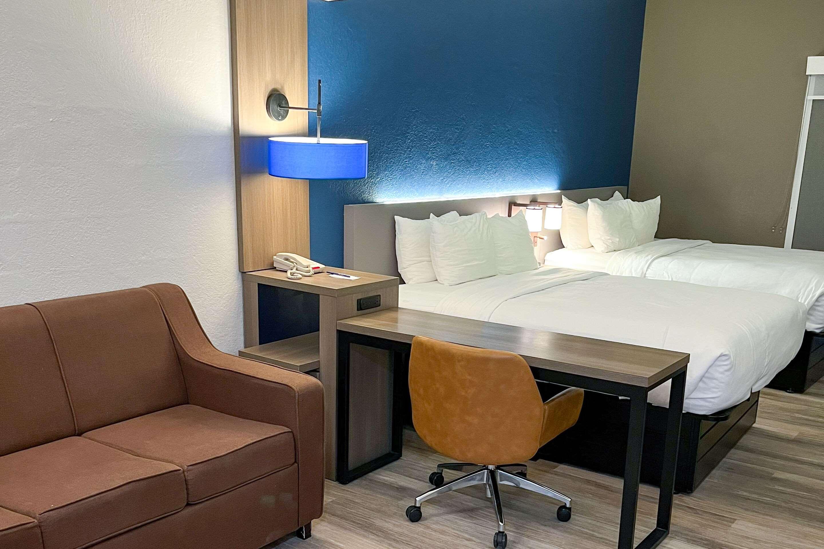 Suite Two Queen Beds Non Smoking