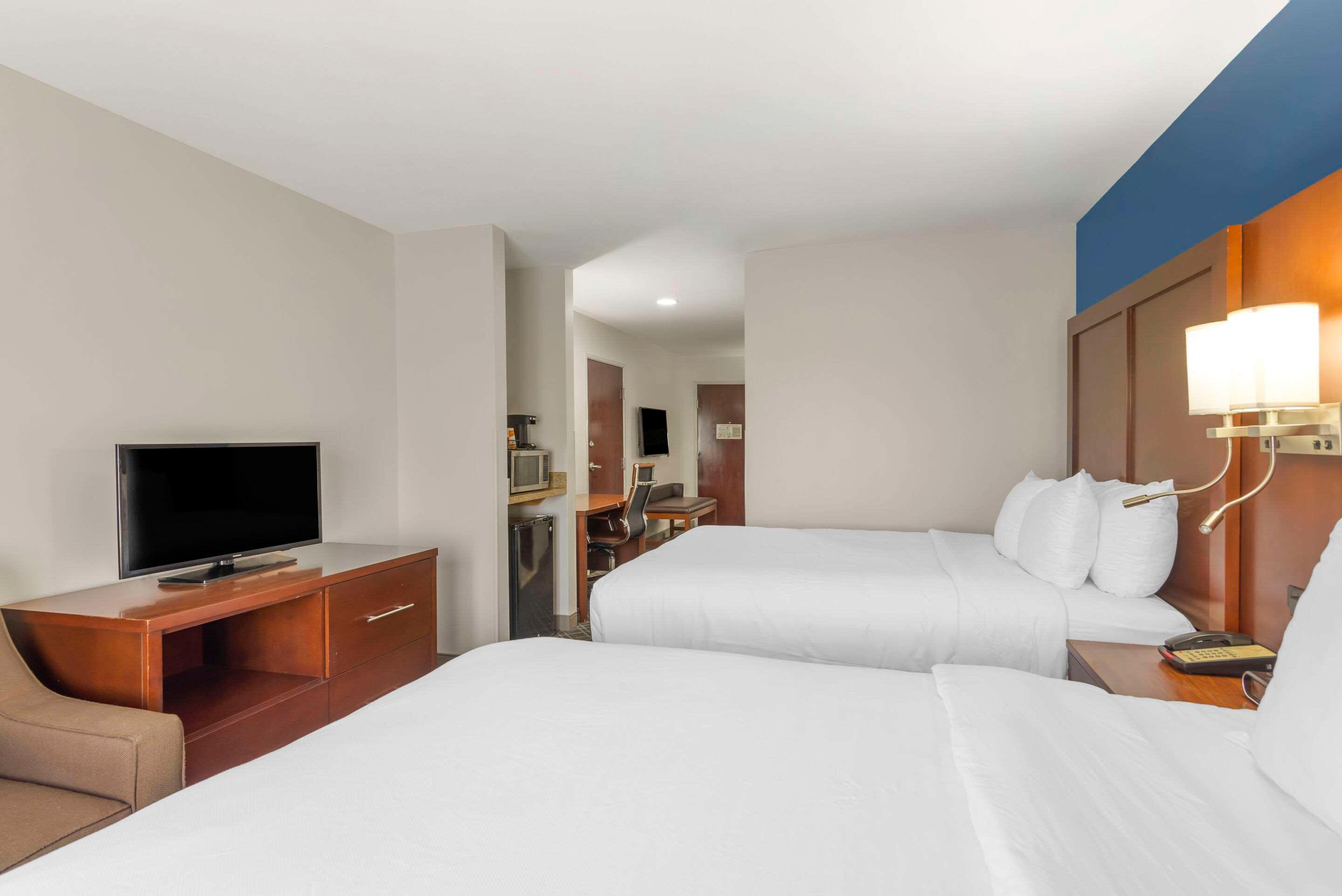 Suite Two Queen Beds