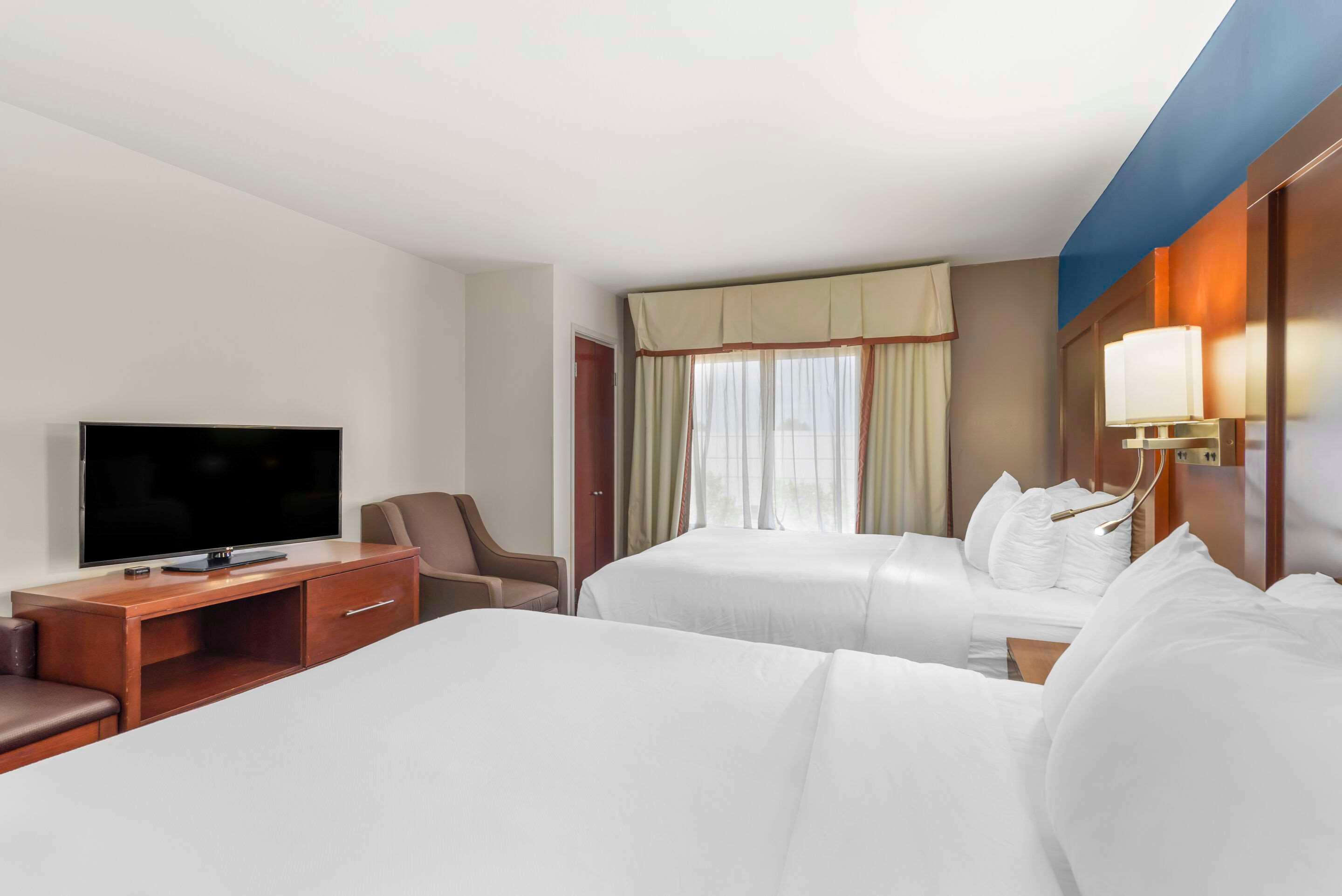 Suite Two Queen Beds Non Smoking