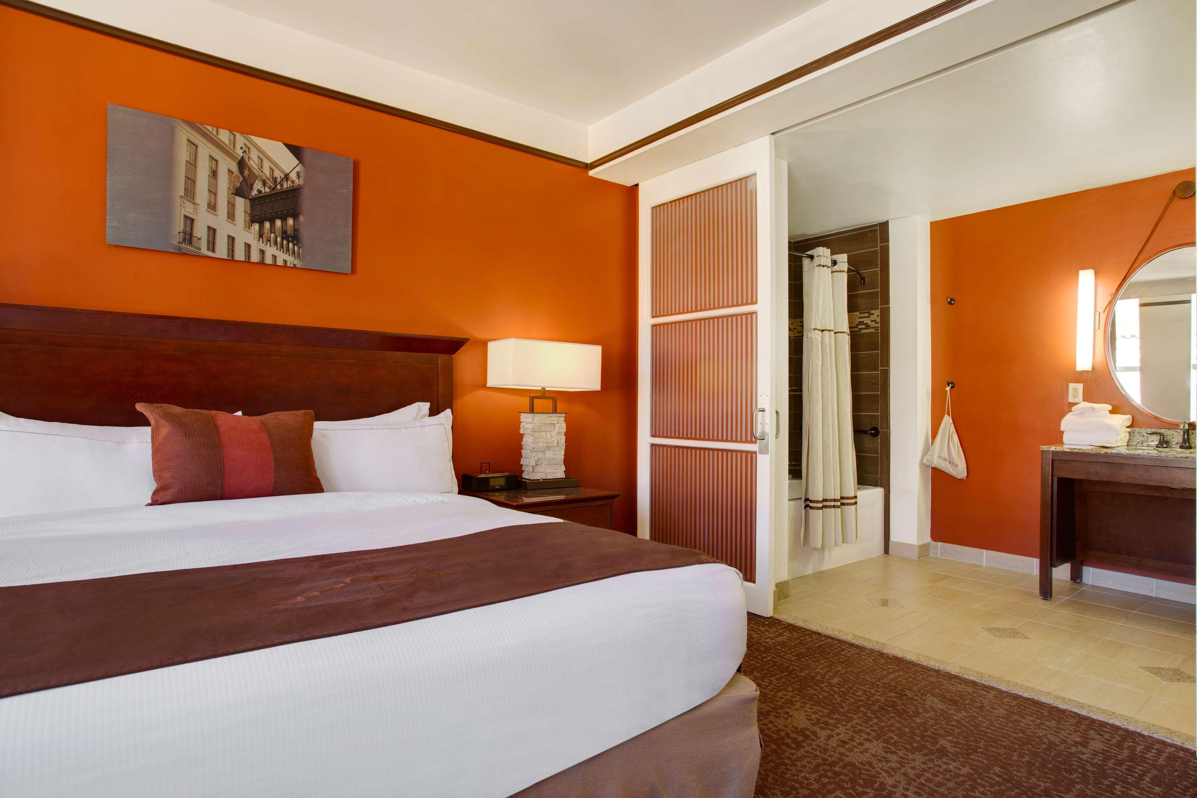 Double Deluxe King Bed