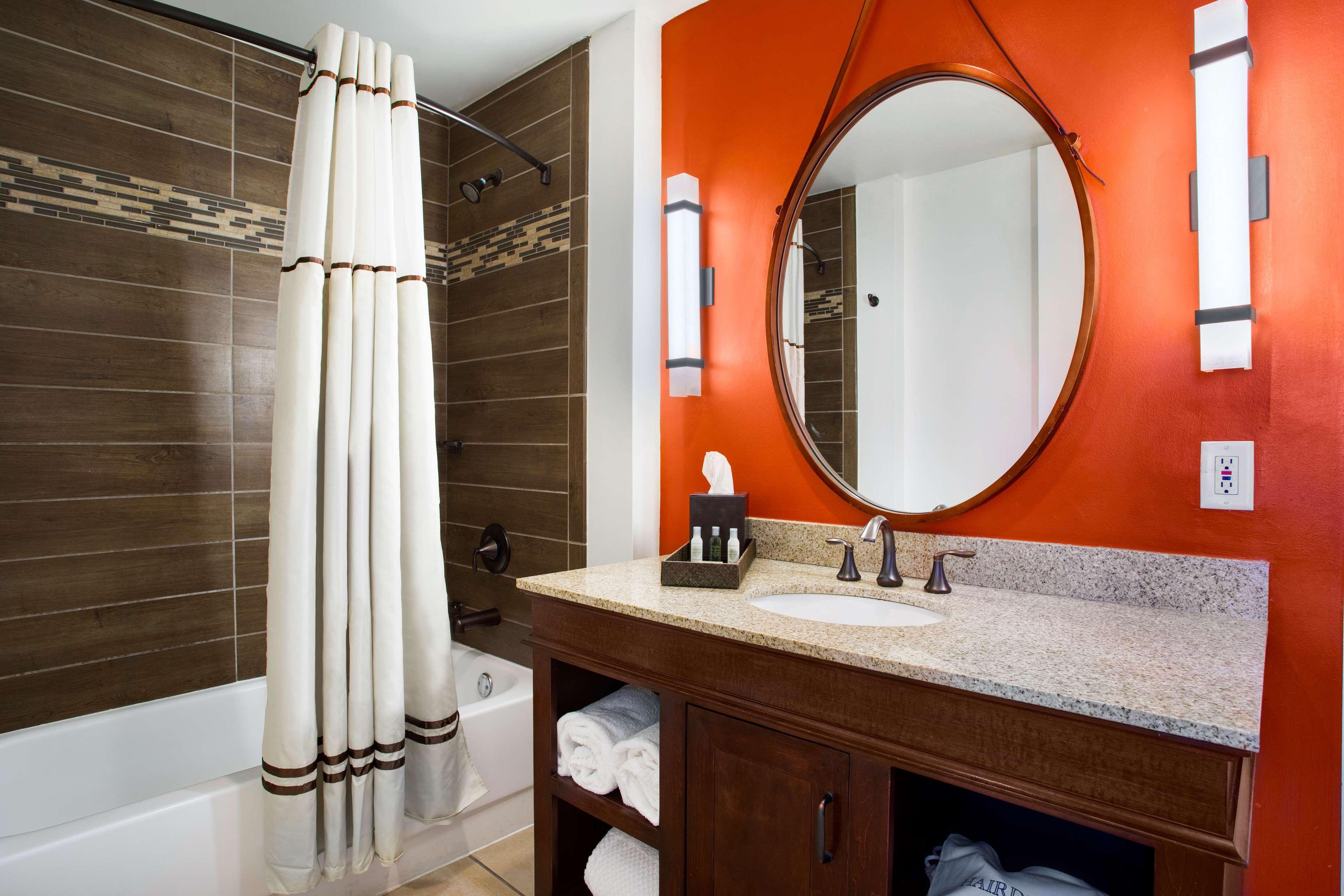 Double Deluxe King Bed